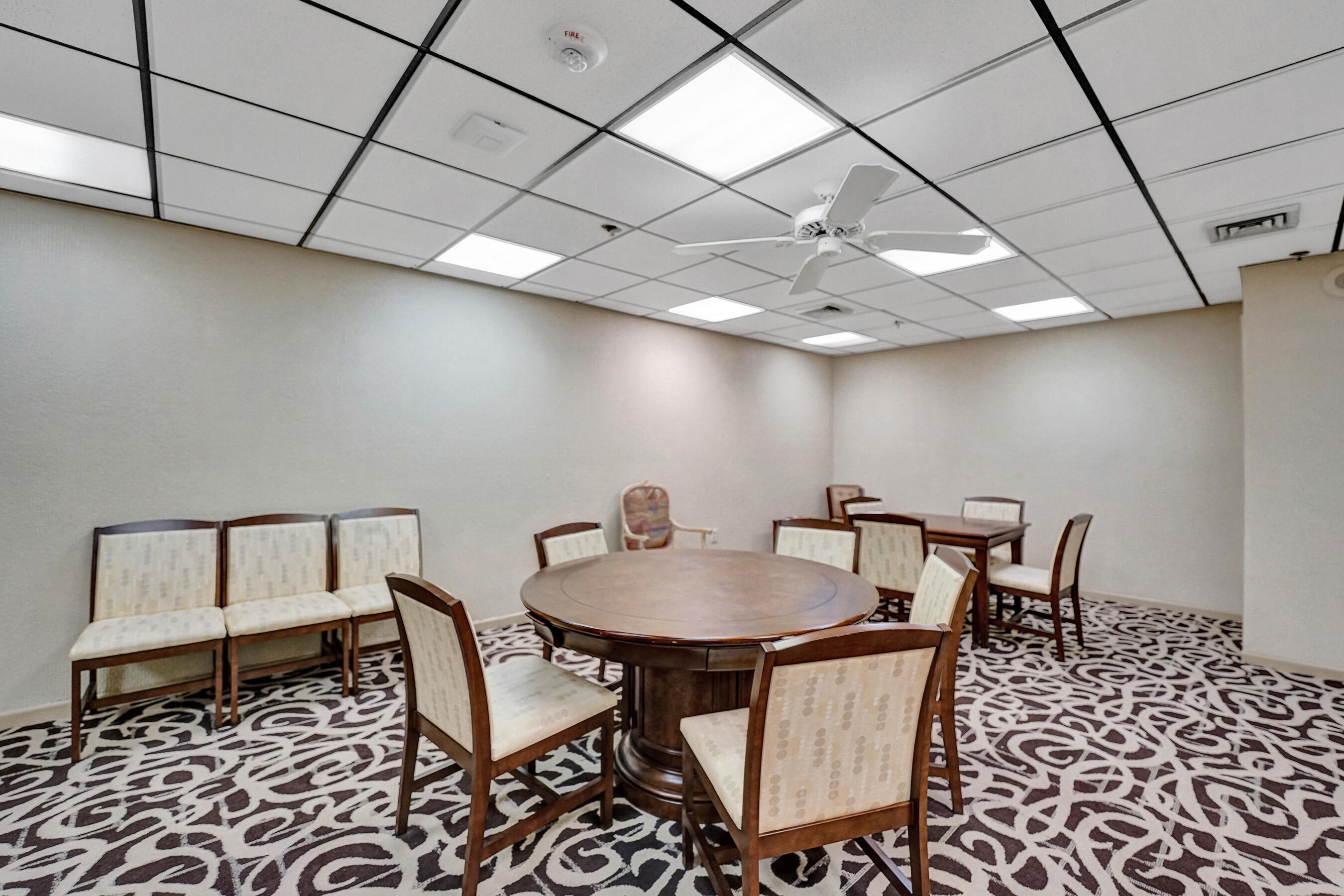 SUMMIT CONDO - Residential