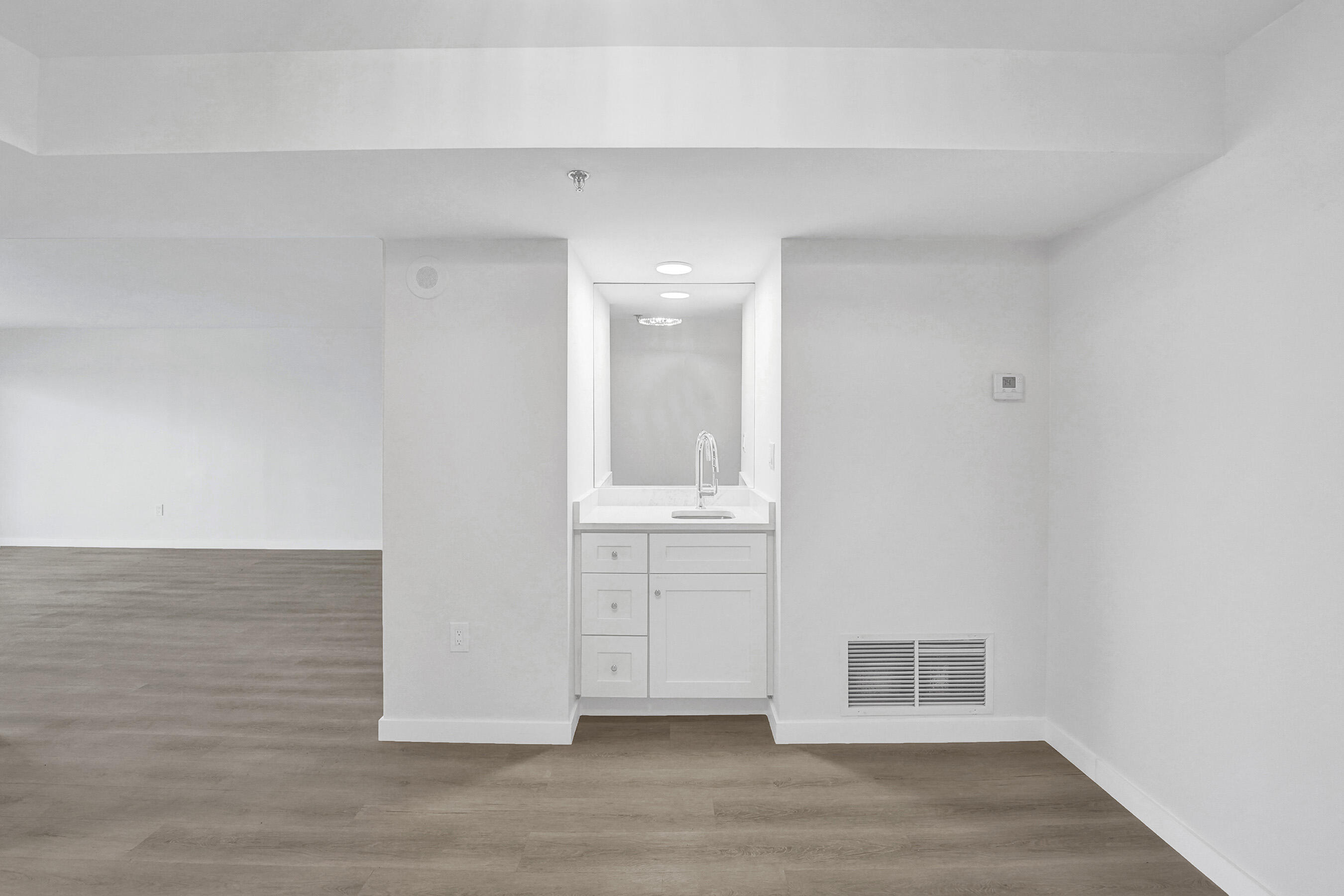 SUMMIT CONDO - Residential