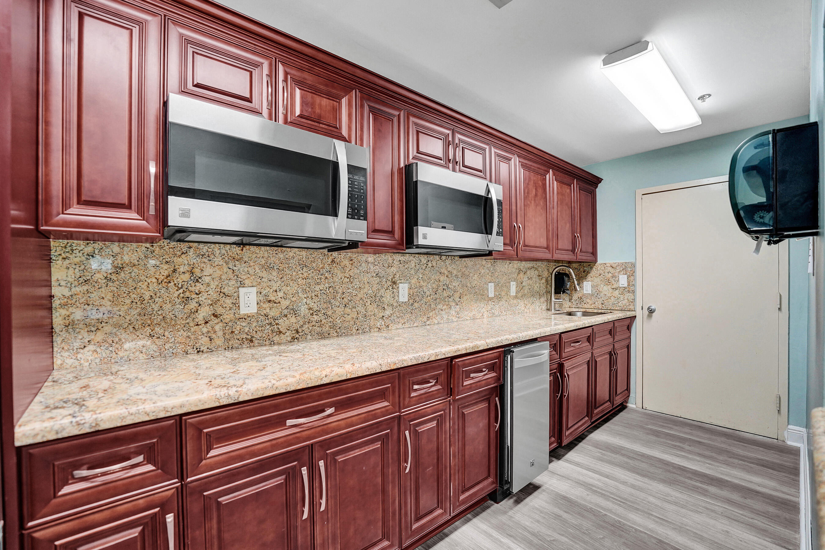 SUMMIT CONDO - Residential