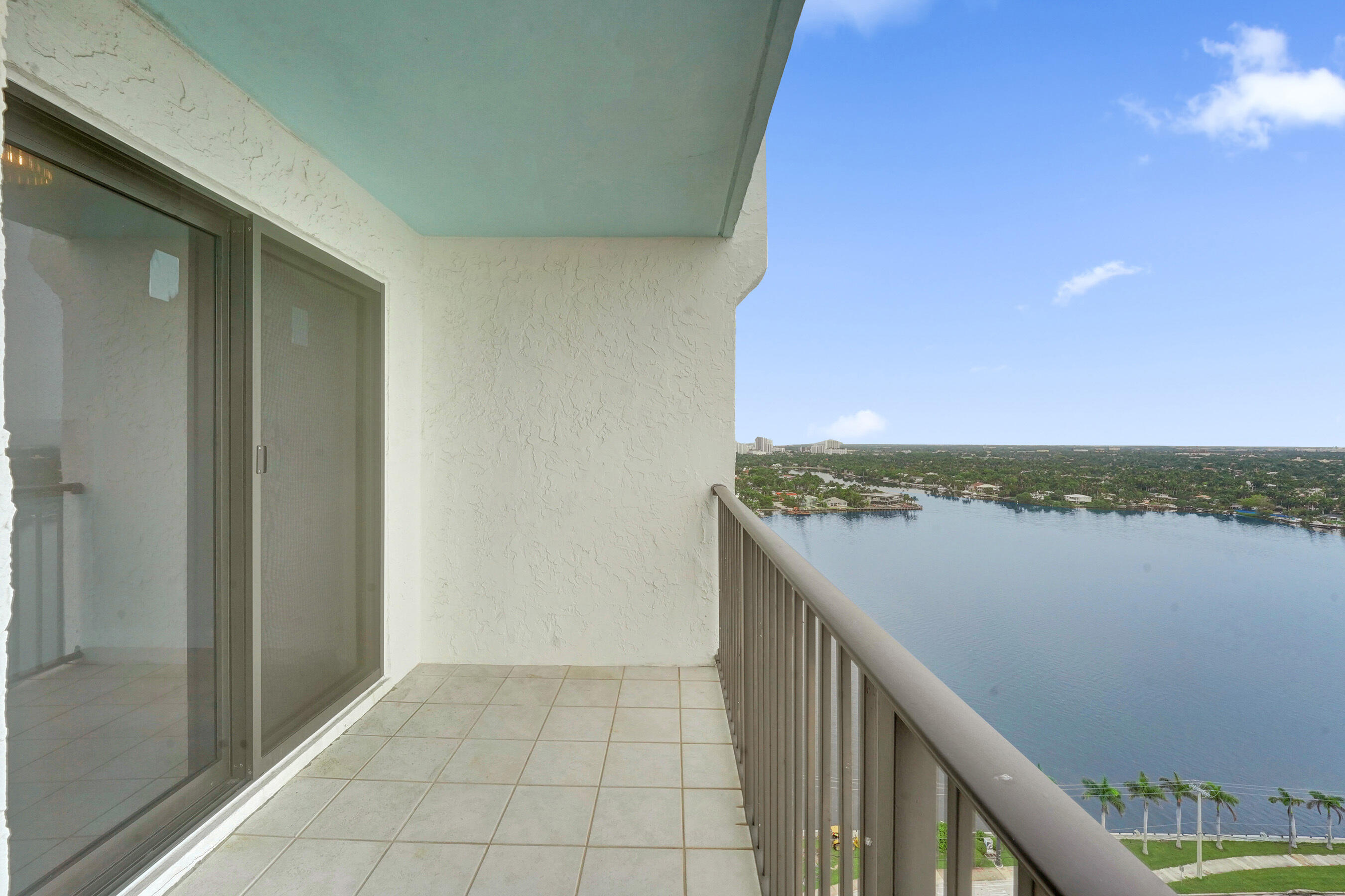 SUMMIT CONDO - Residential