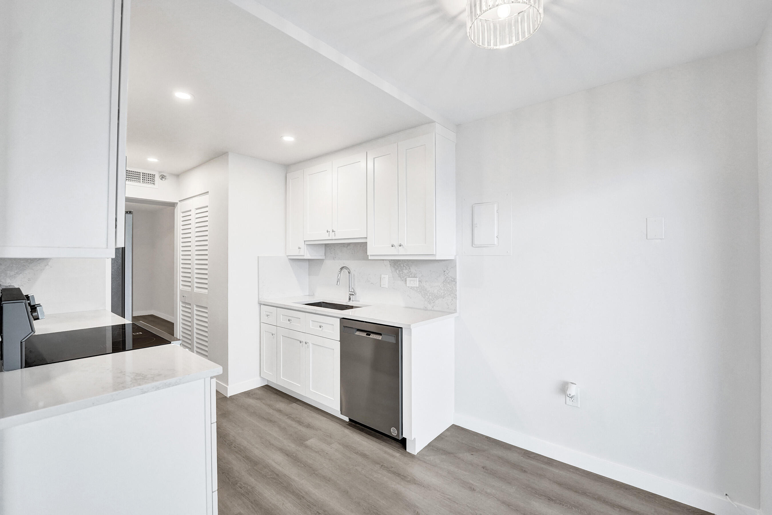SUMMIT CONDO - Residential