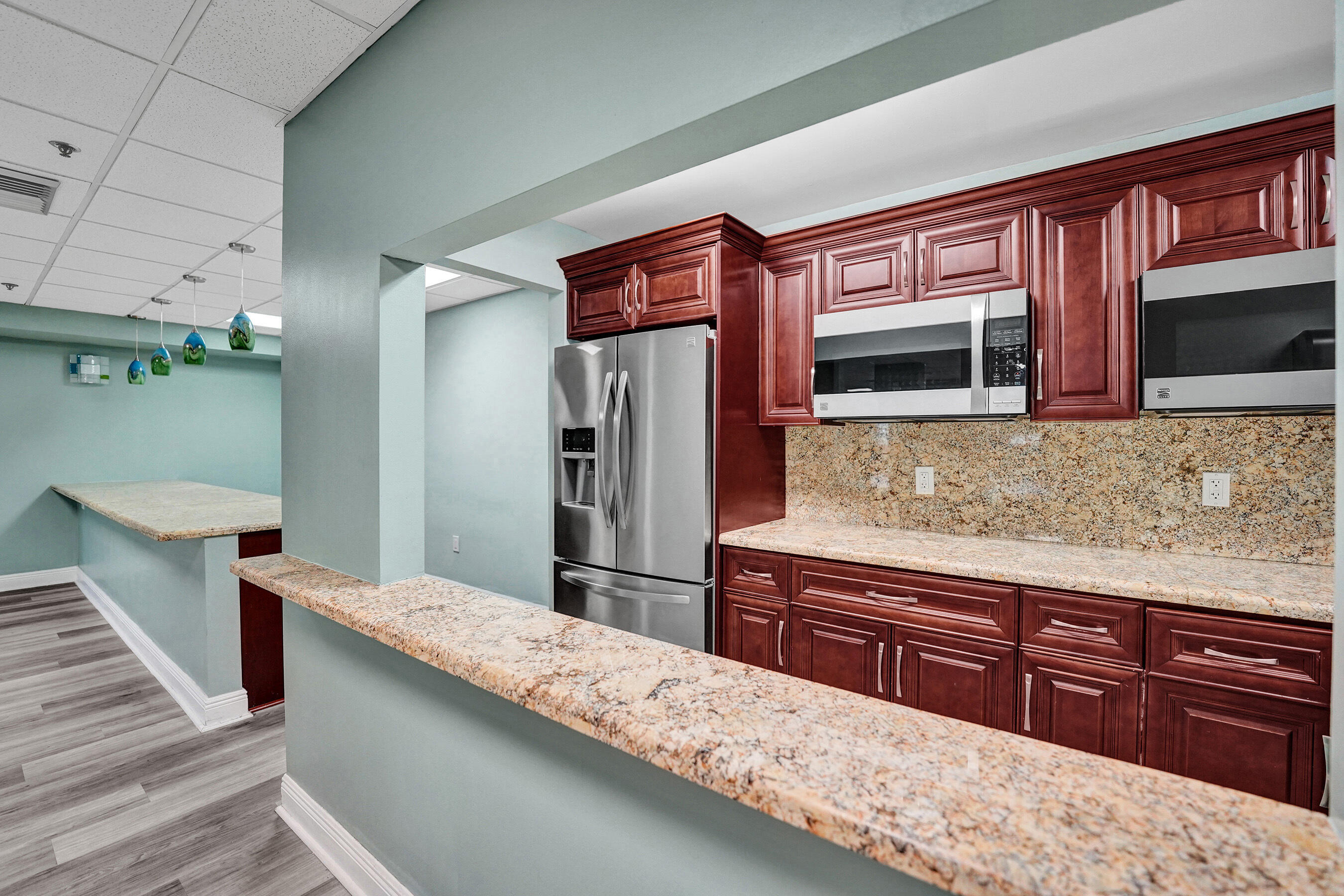 SUMMIT CONDO - Residential