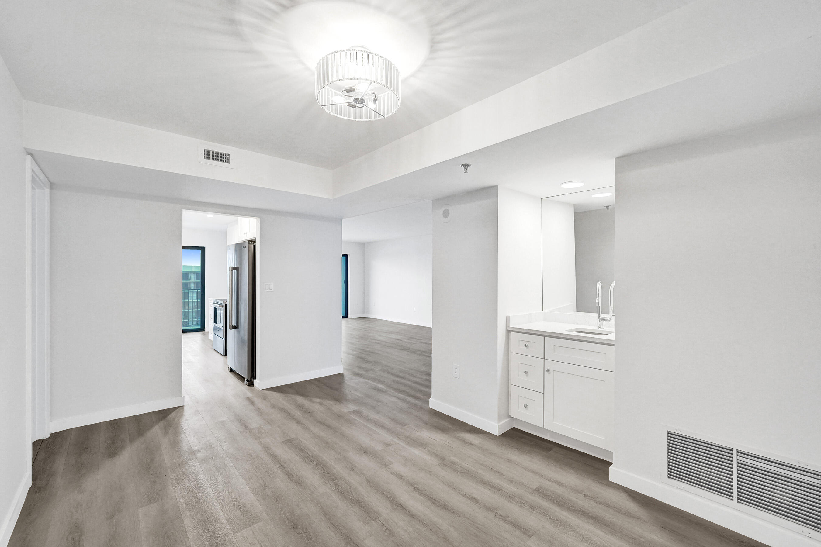 SUMMIT CONDO - Residential