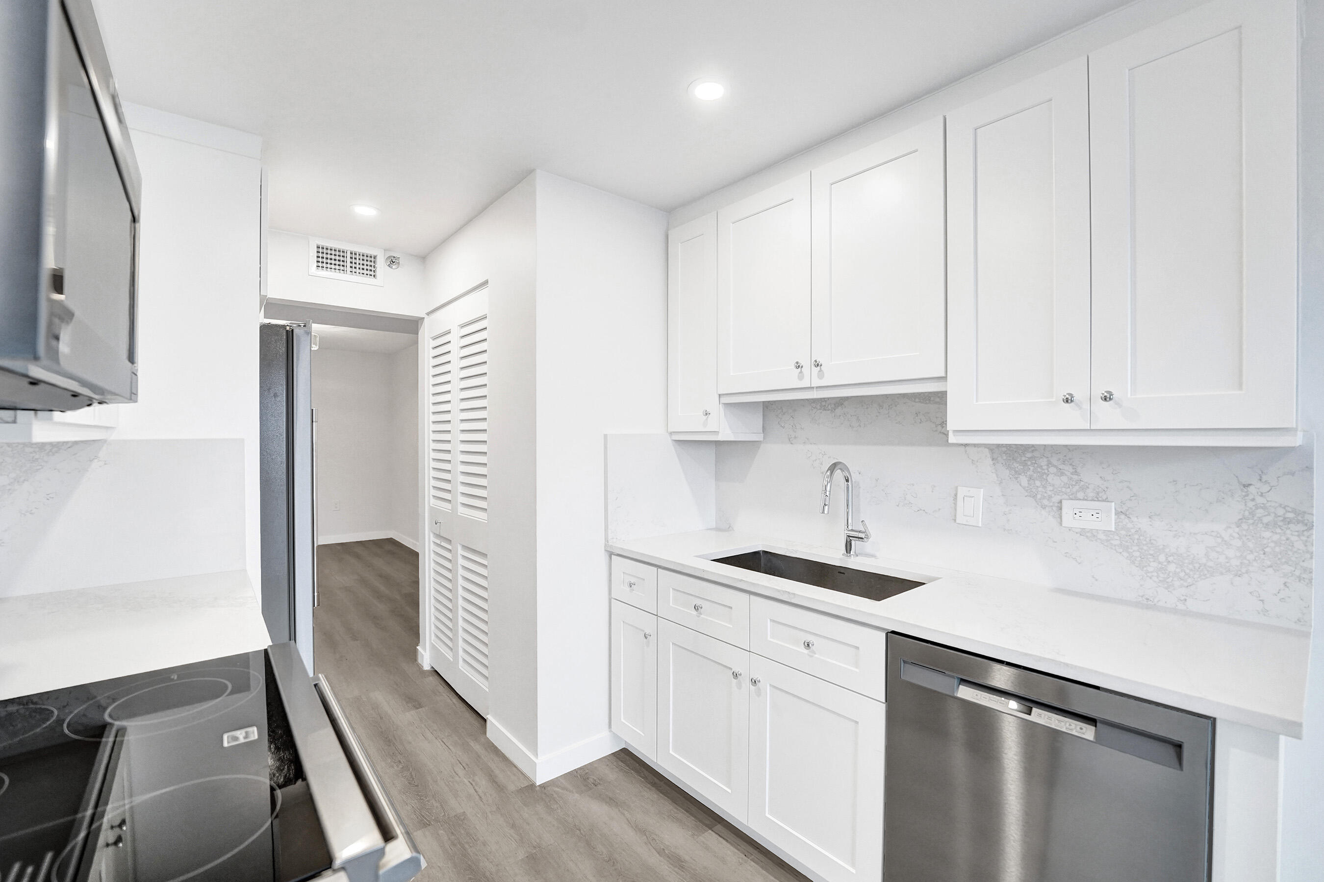 SUMMIT CONDO - Residential