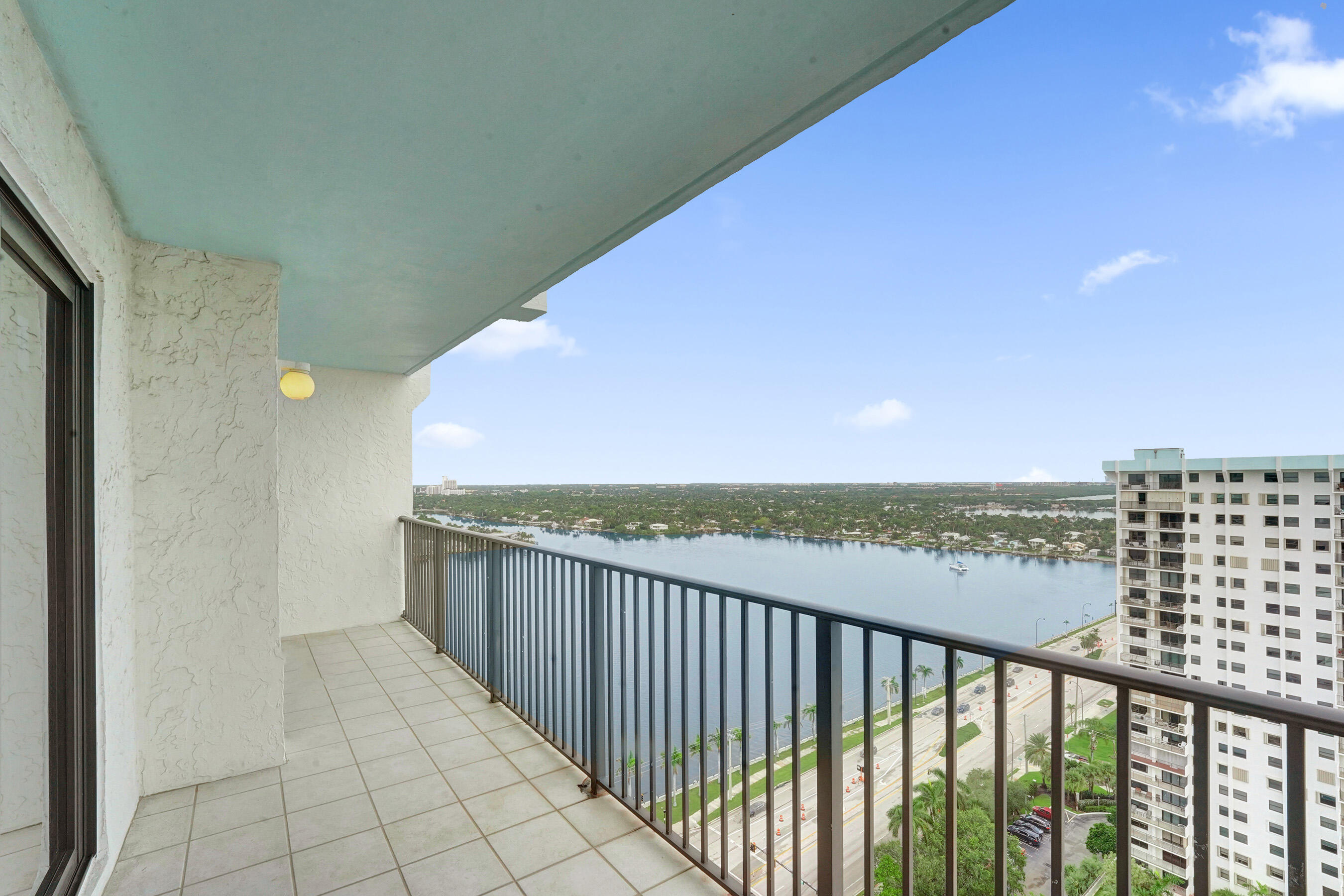 SUMMIT CONDO - Residential