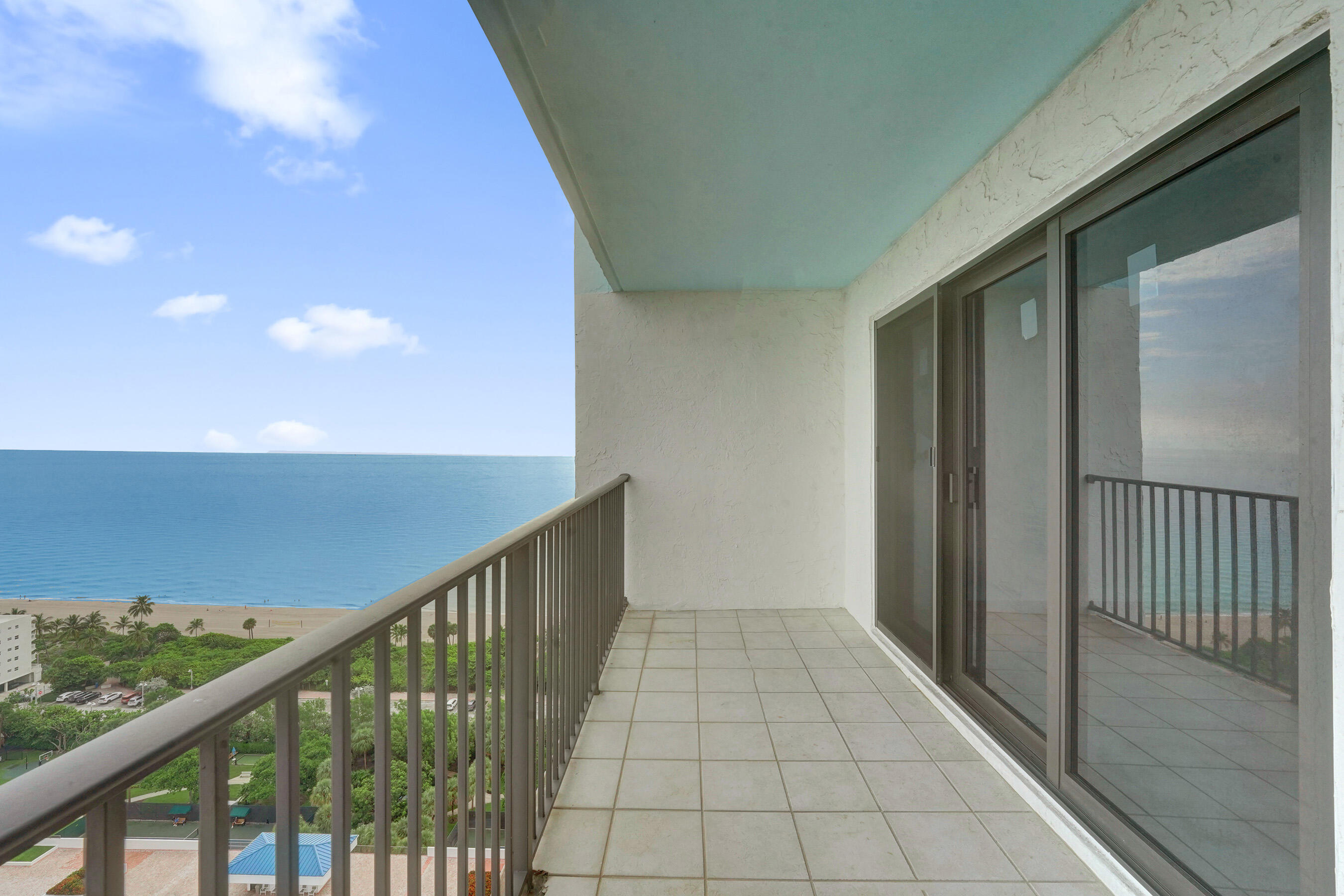 SUMMIT CONDO - Residential