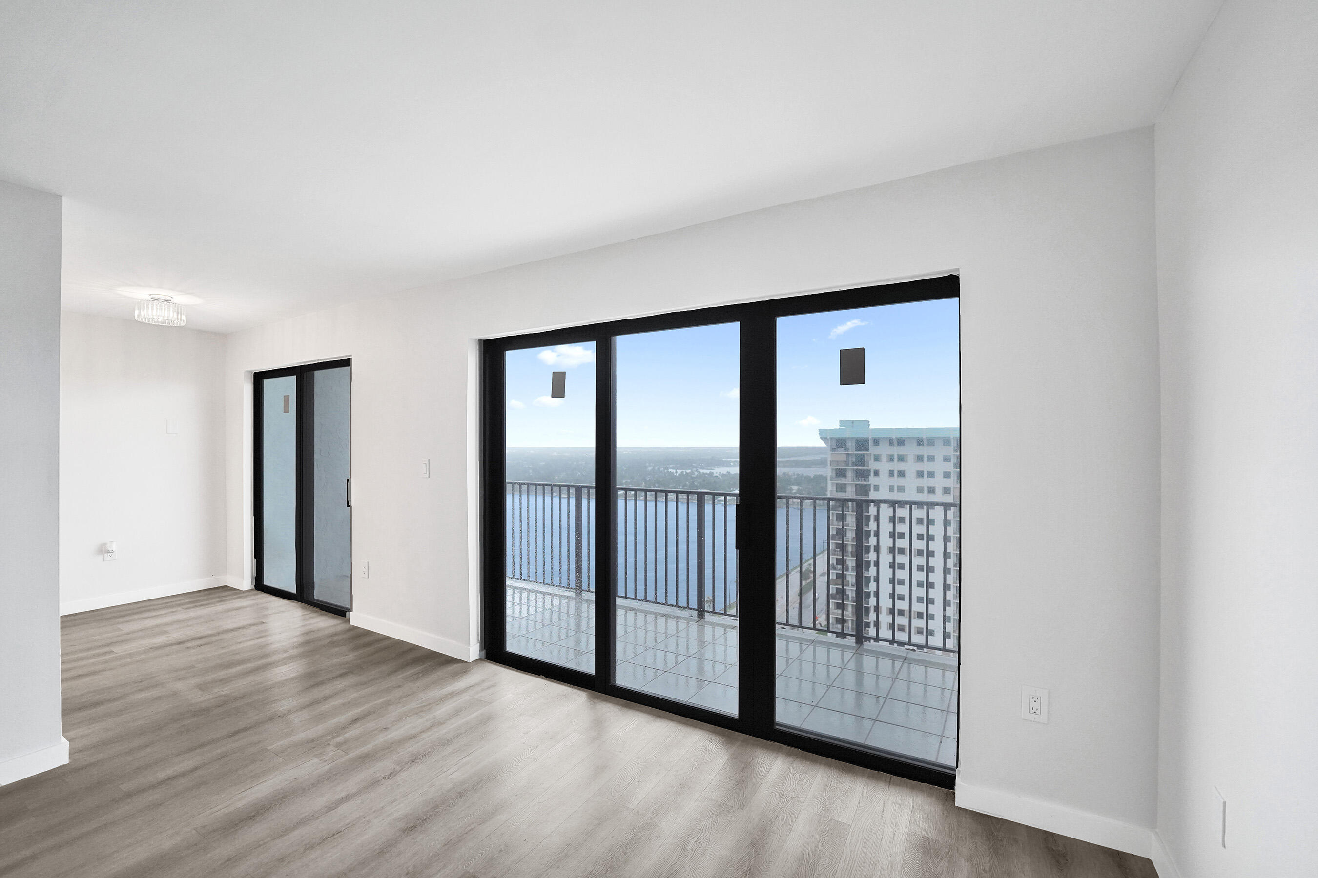 SUMMIT CONDO - Residential