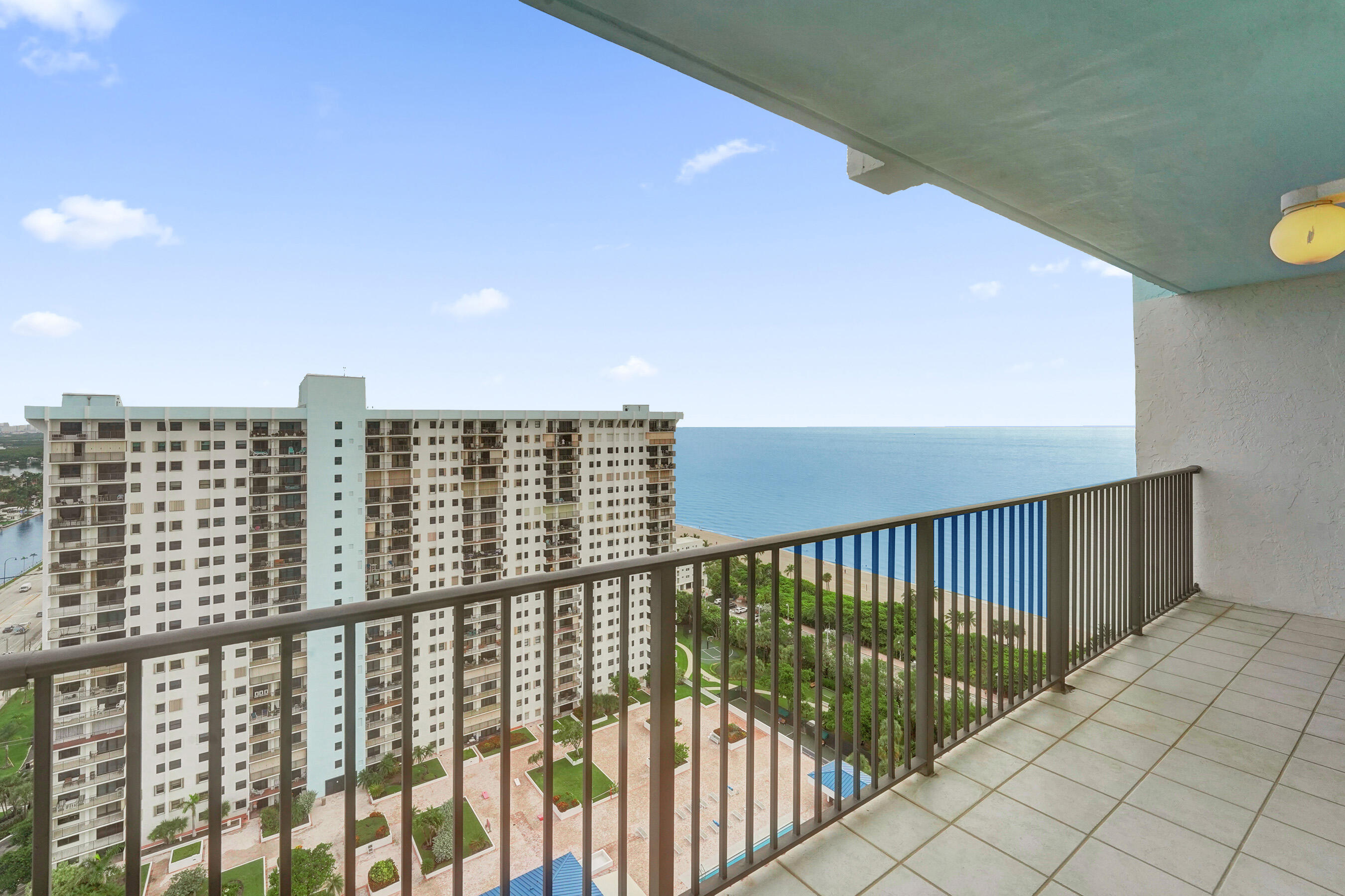 SUMMIT CONDO - Residential