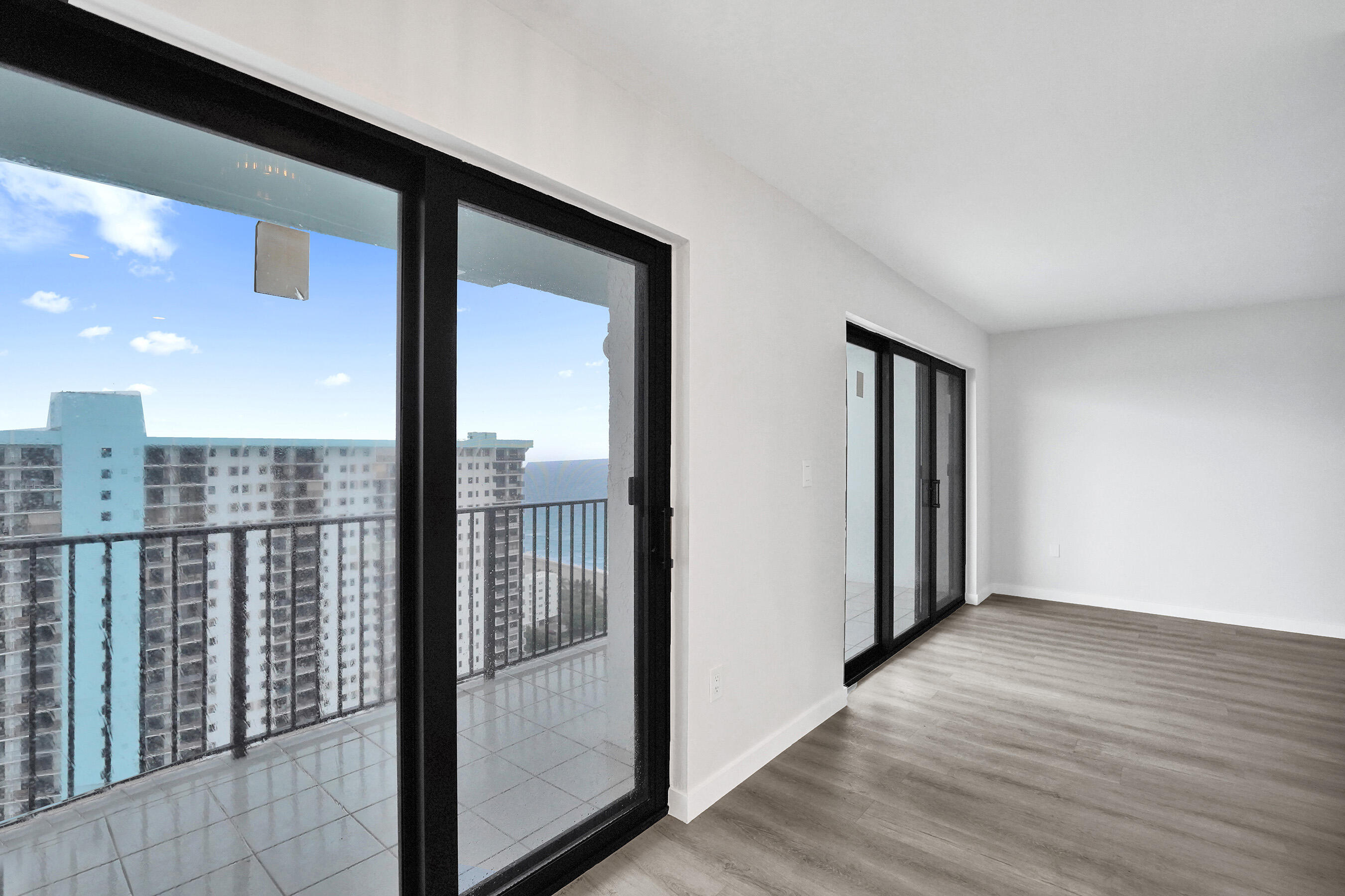 SUMMIT CONDO - Residential