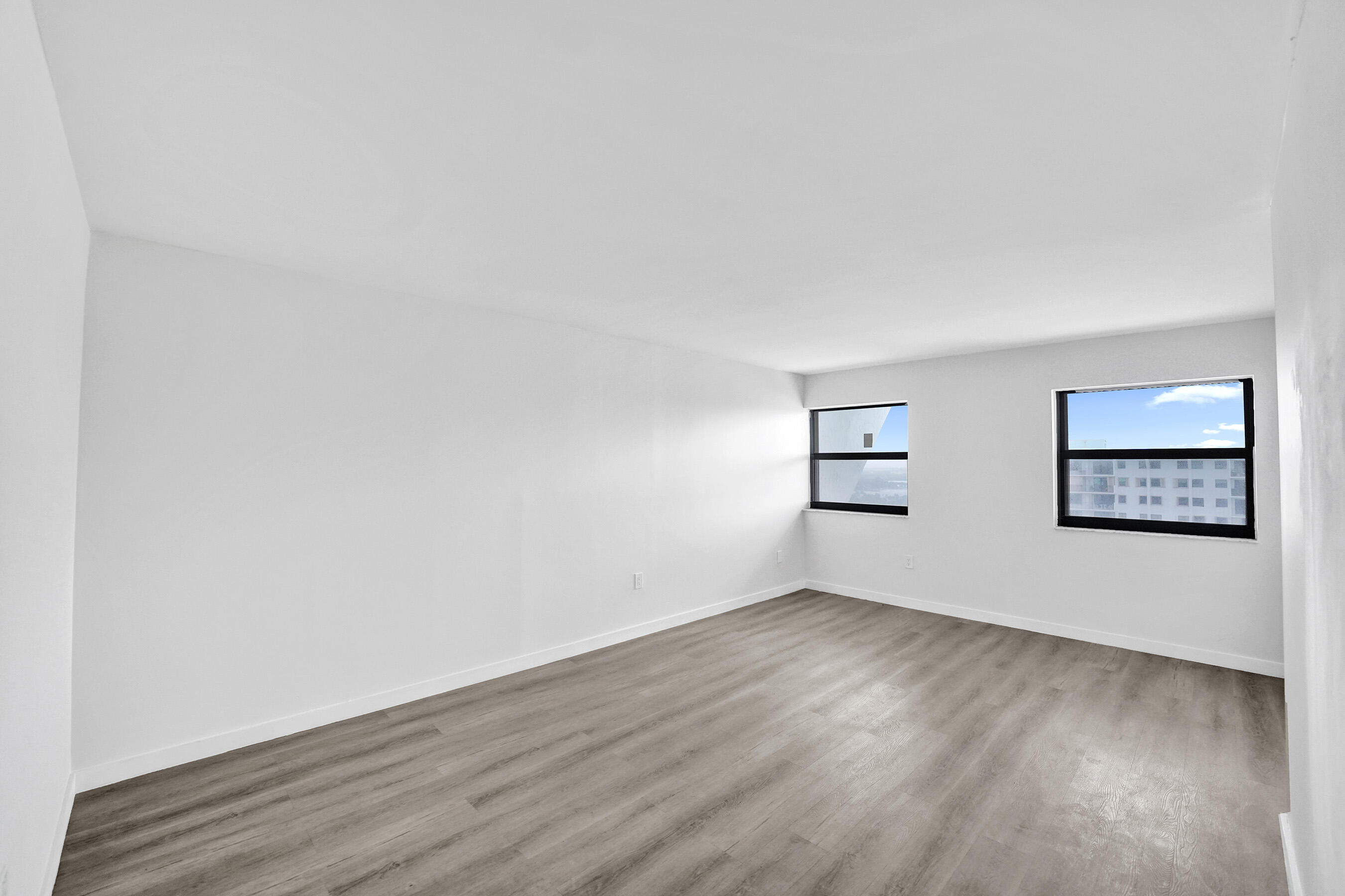 SUMMIT CONDO - Residential