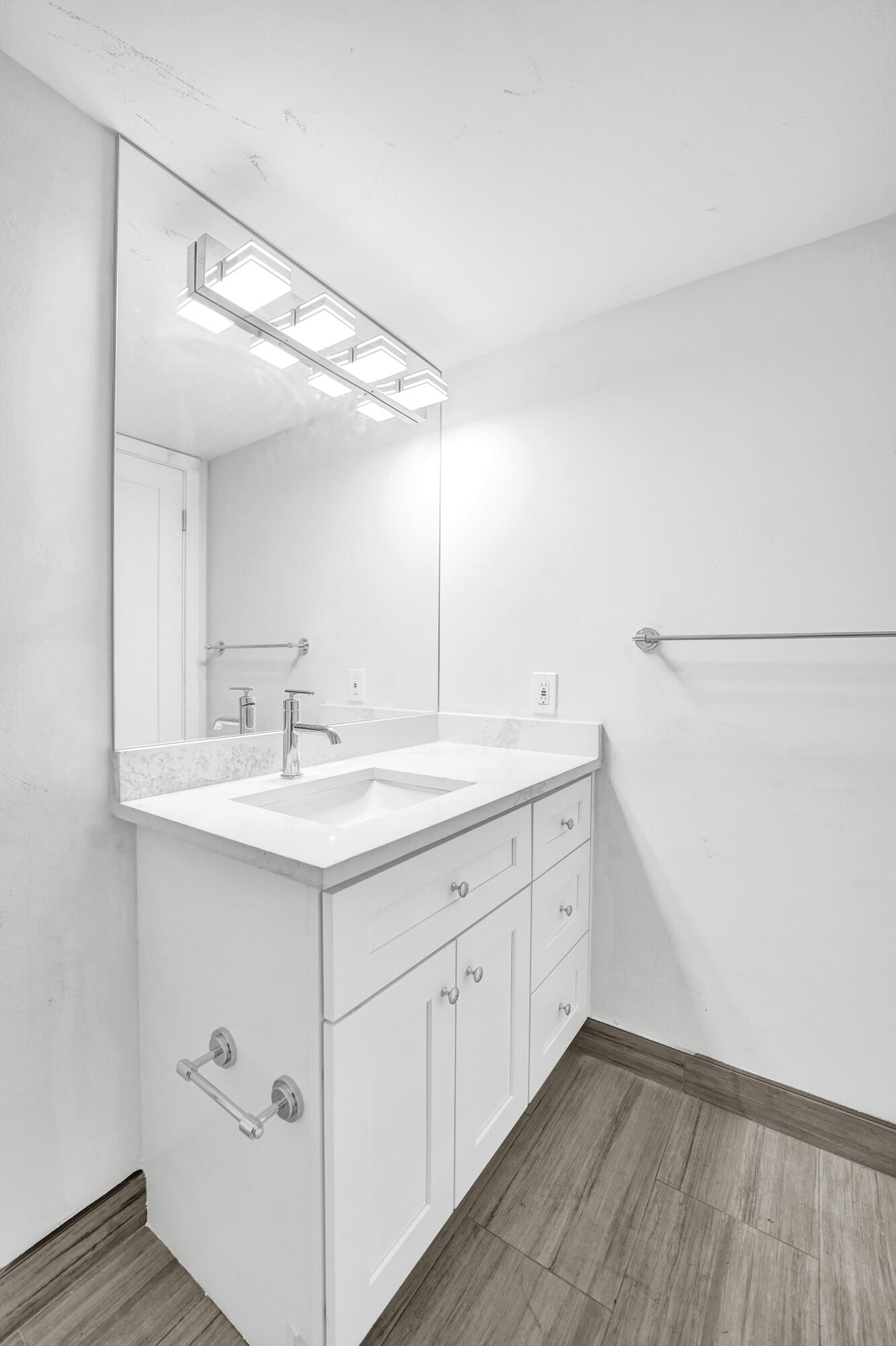SUMMIT CONDO - Residential