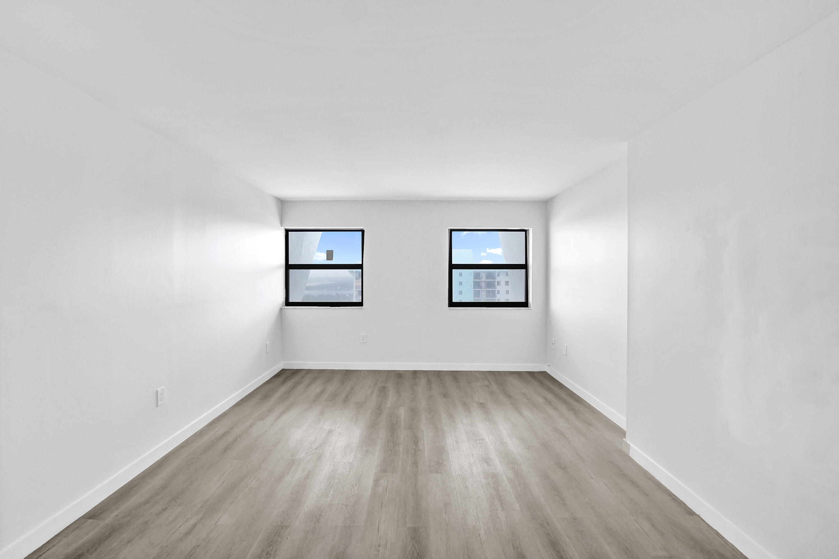 SUMMIT CONDO - Residential