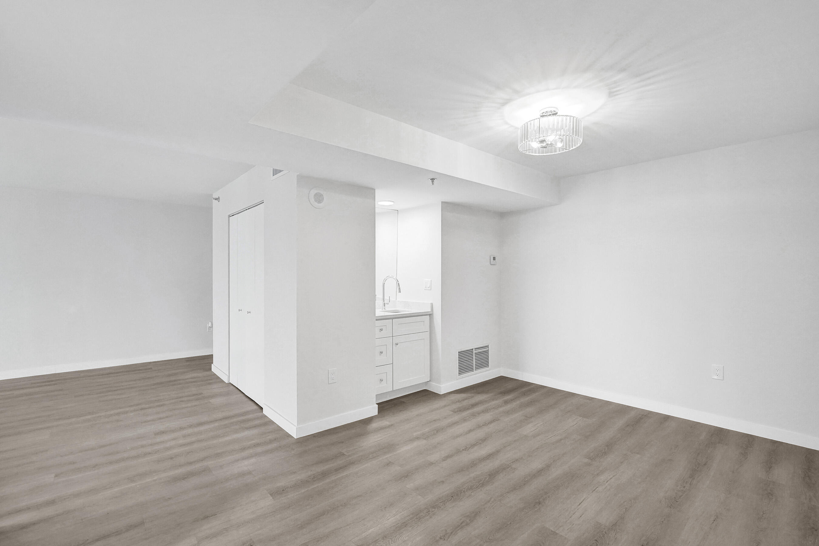 SUMMIT CONDO - Residential