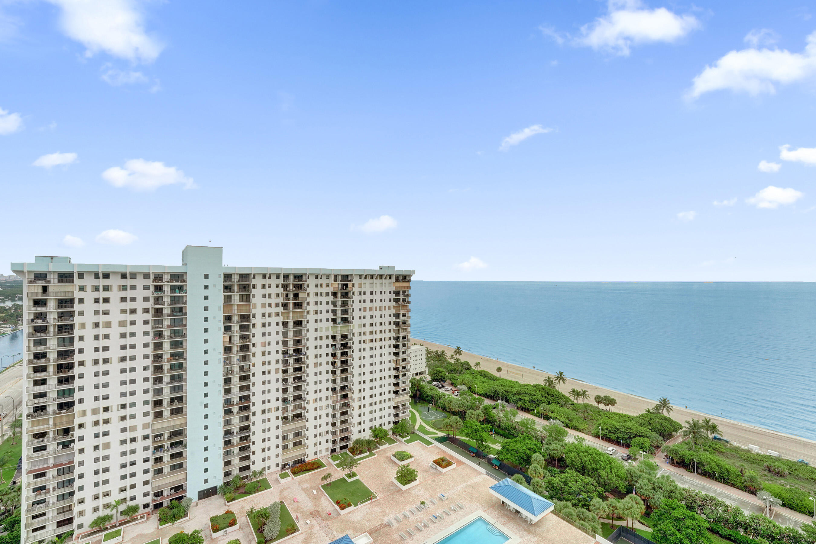 SUMMIT CONDO - Residential
