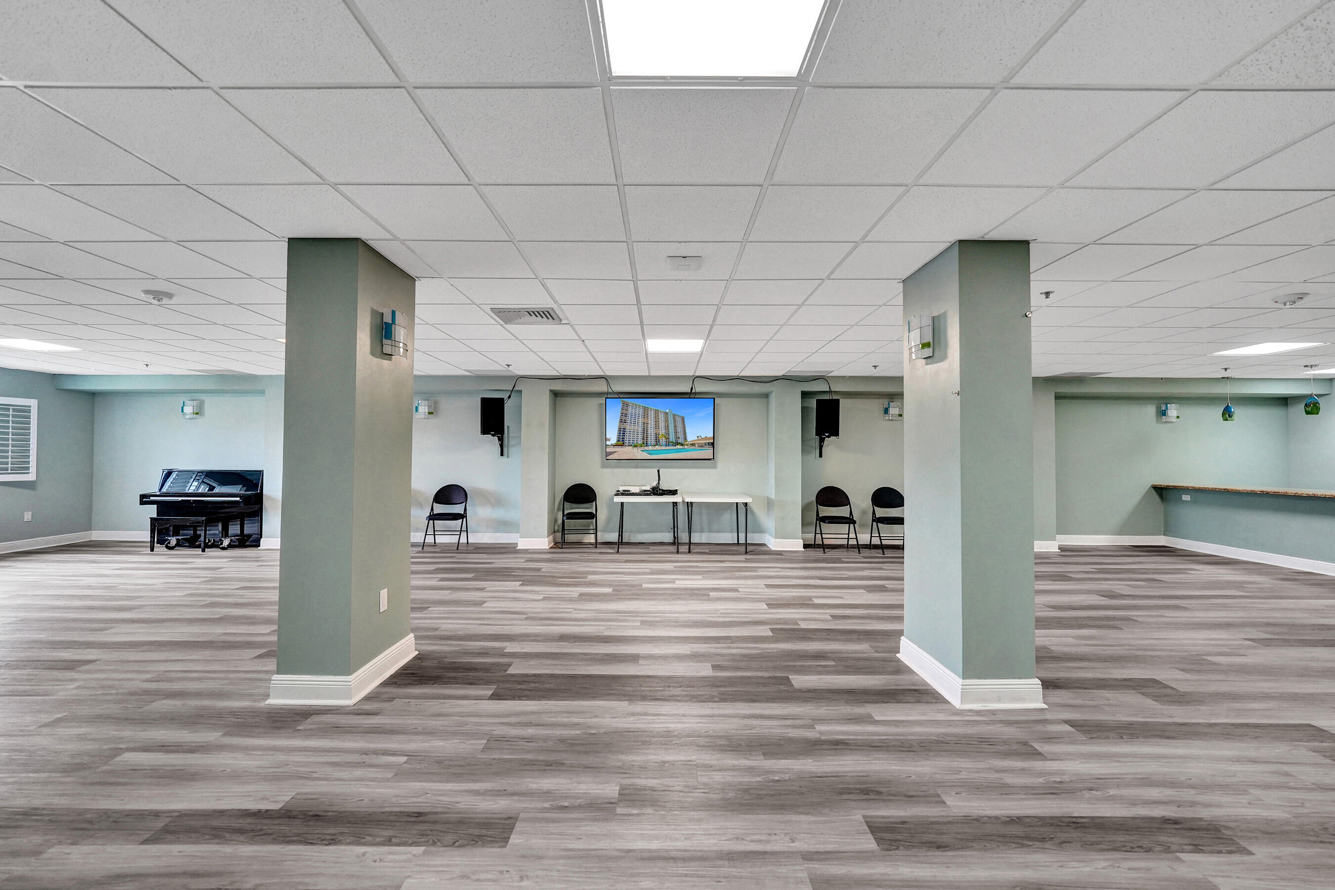 SUMMIT CONDO - Residential
