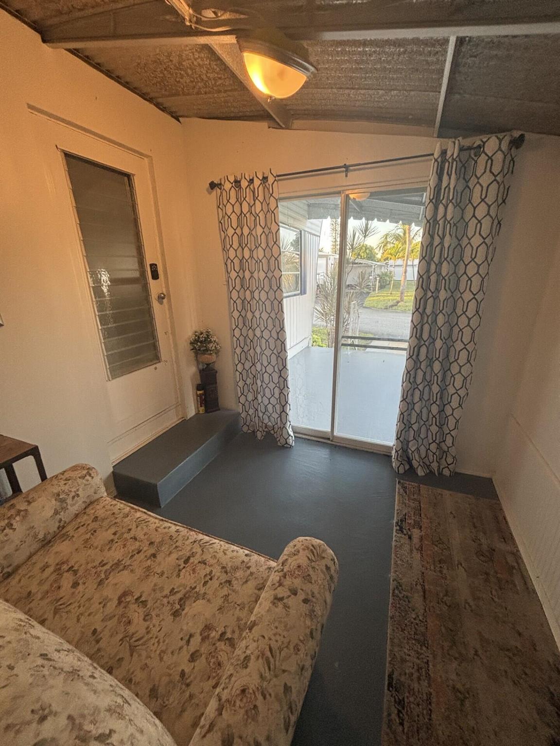 BREEZE HILL RESORT MOBILE - Residential