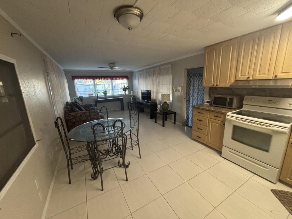 BREEZE HILL RESORT MOBILE HOME PARK - Residential