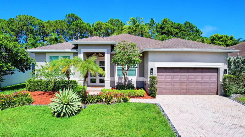 Photo of 11 Lake Eden Drive, Boynton Beach, FL 33435 (MLS # R11007173)