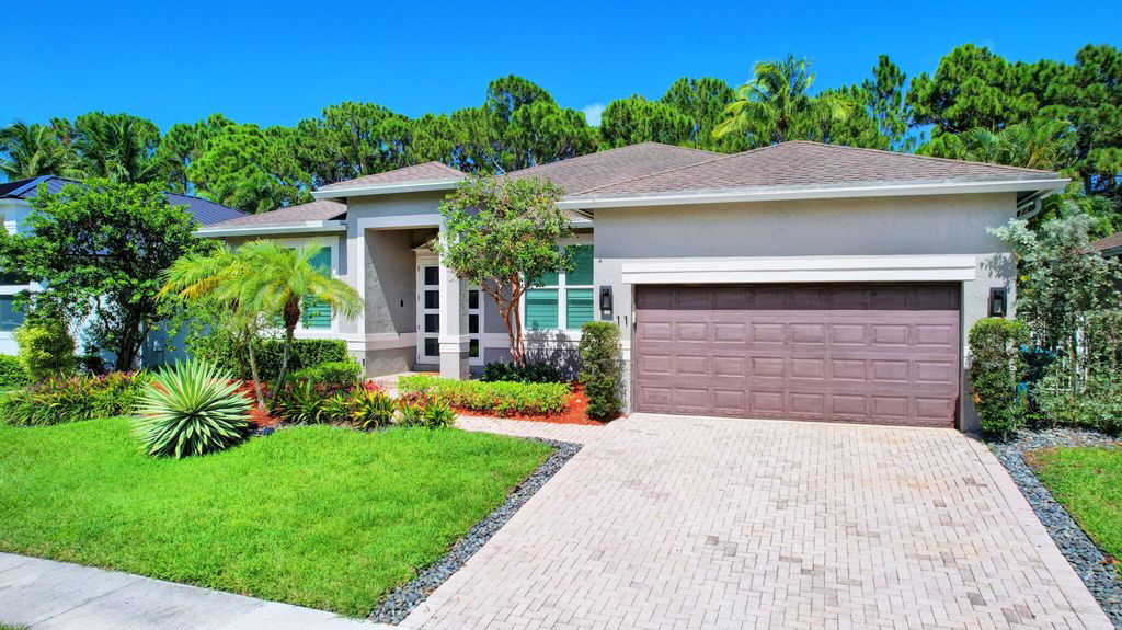 Photo of 11 Lake Eden Drive, Boynton Beach, FL 33435 (MLS # R11007173)