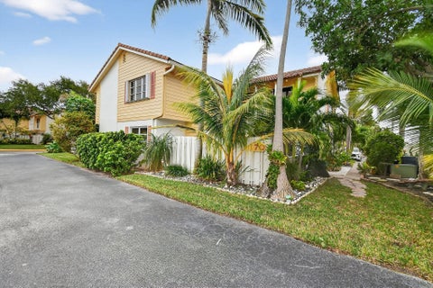 Photo of 170 Seabreeze Circle, Jupiter, FL 33477 (MLS # B26011428)