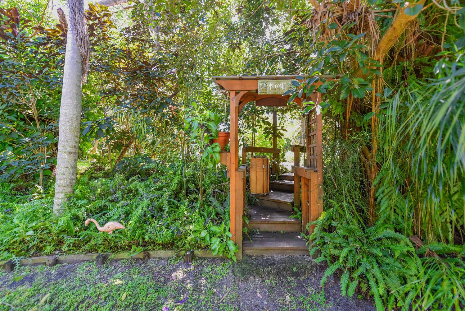 METES AND BOUNDS , see Dr - Residential