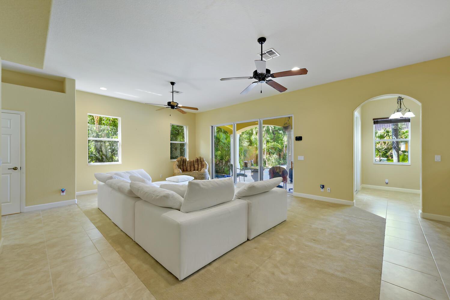 METES AND BOUNDS , see Dr - Residential