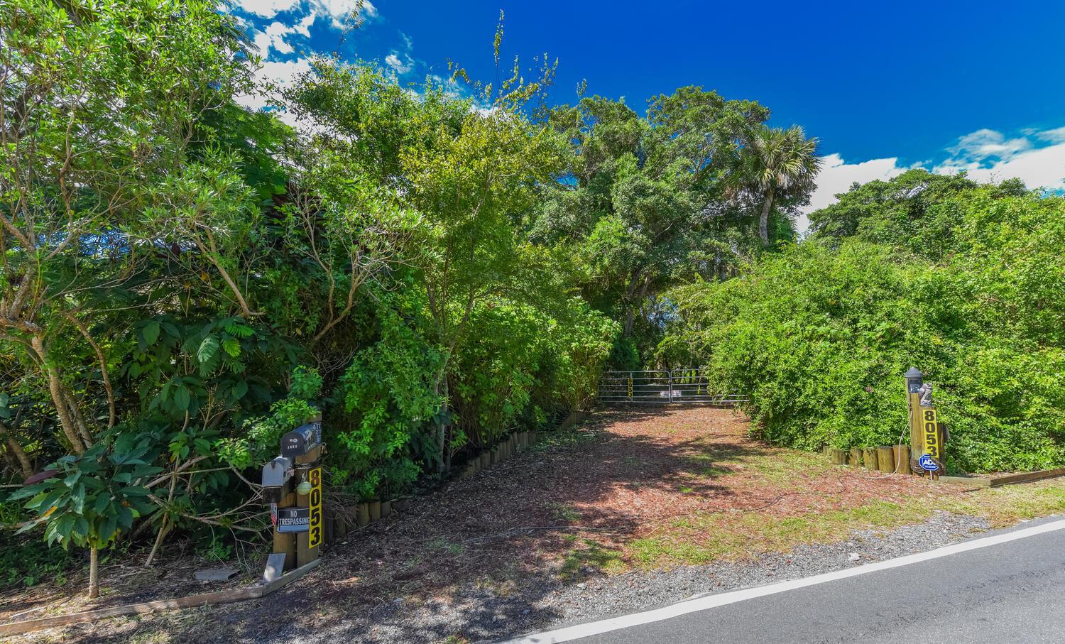 METES AND BOUNDS , see Dr - Residential