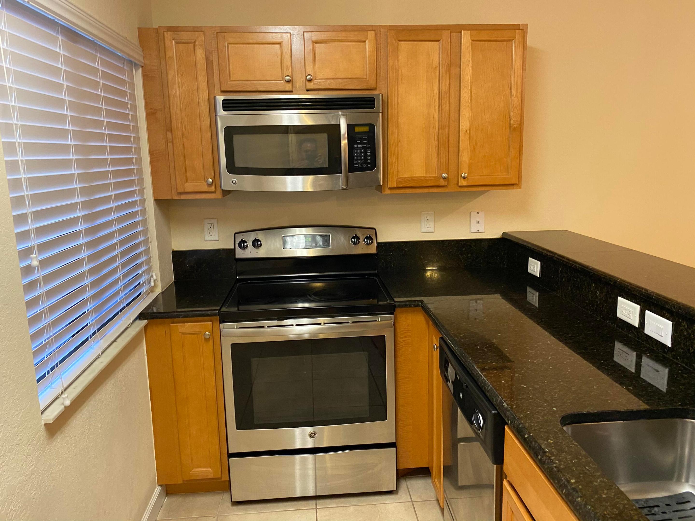 THE COURTS AT BAYSHORE I CONDO - Residential