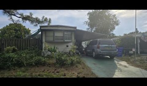 7566 SE Wren Avenue Hobe Sound FL 33455