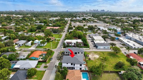 Tiny photo for 3541 NE 13th Avenue #Unit A, Oakland Park, FL 33334 (MLS # B26092795)