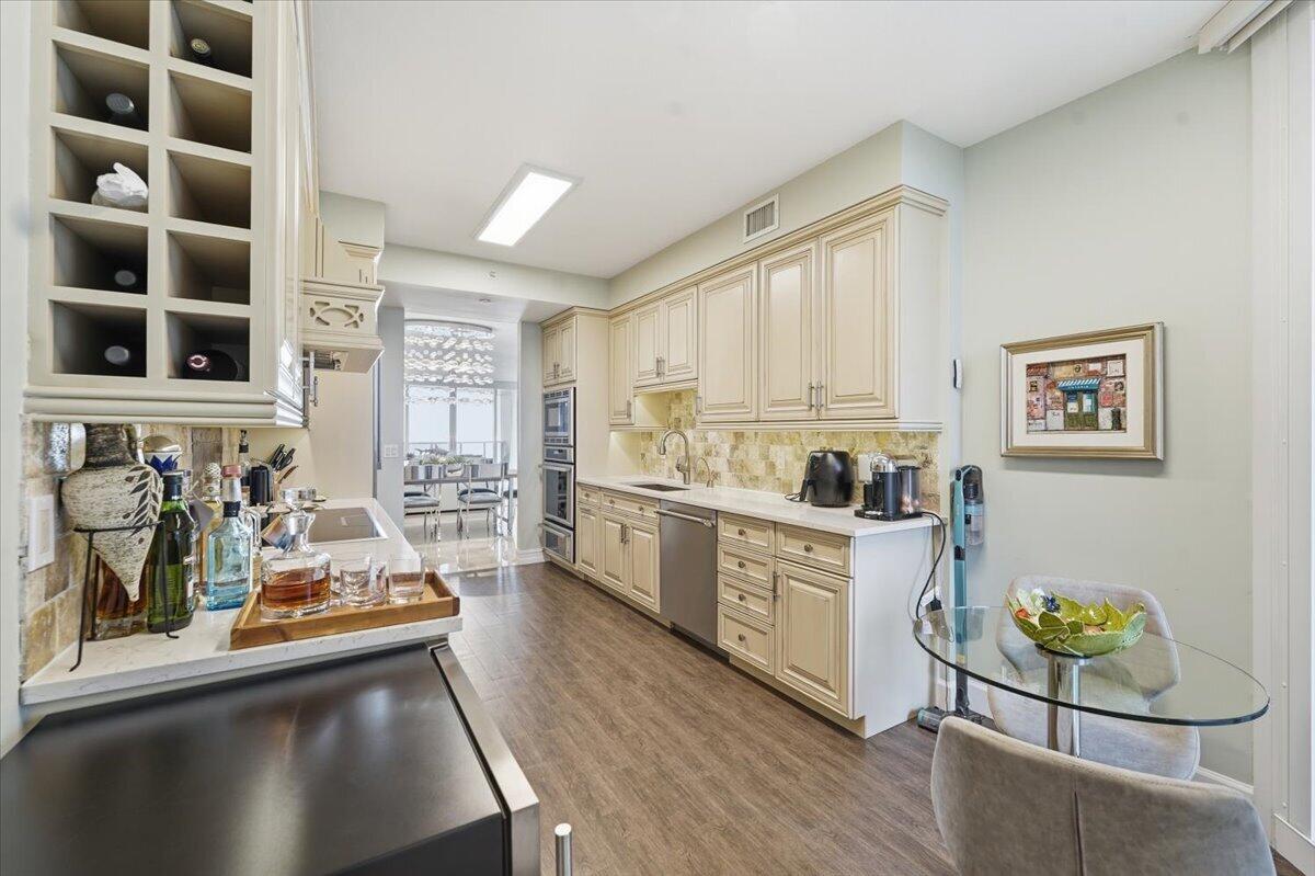 LHERMITAGE II CONDOMINIUM - Residential