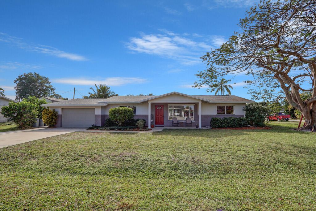 Photo of 2222 SE Jackson Street, Stuart, FL 34997 (MLS # R11060073)