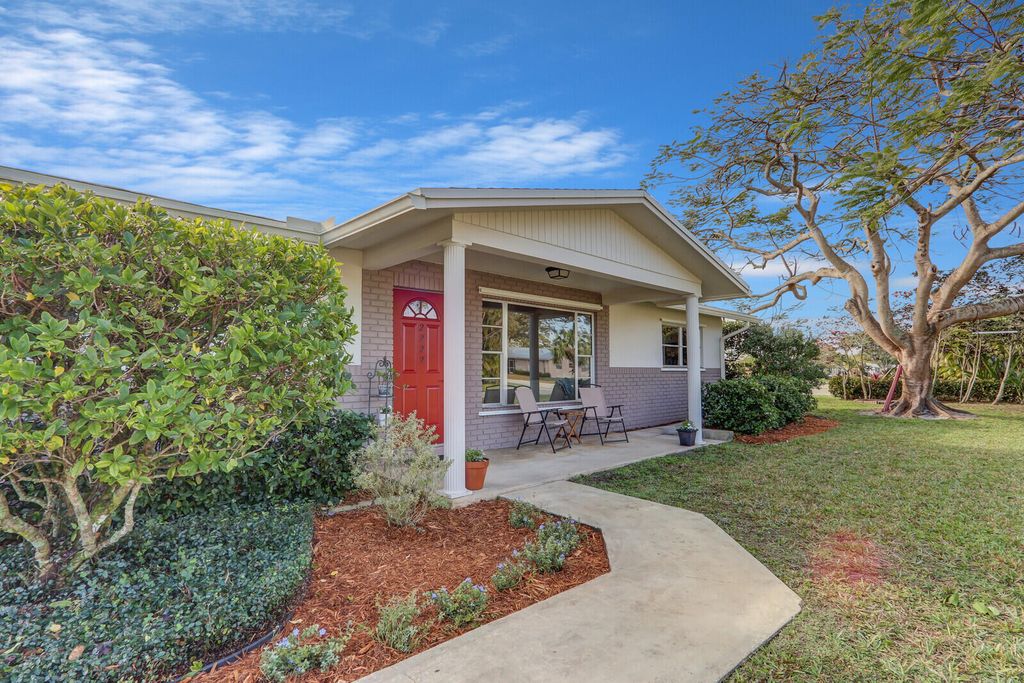 Photo of 2222 SE Jackson Street, Stuart, FL 34997 (MLS # R11060073)