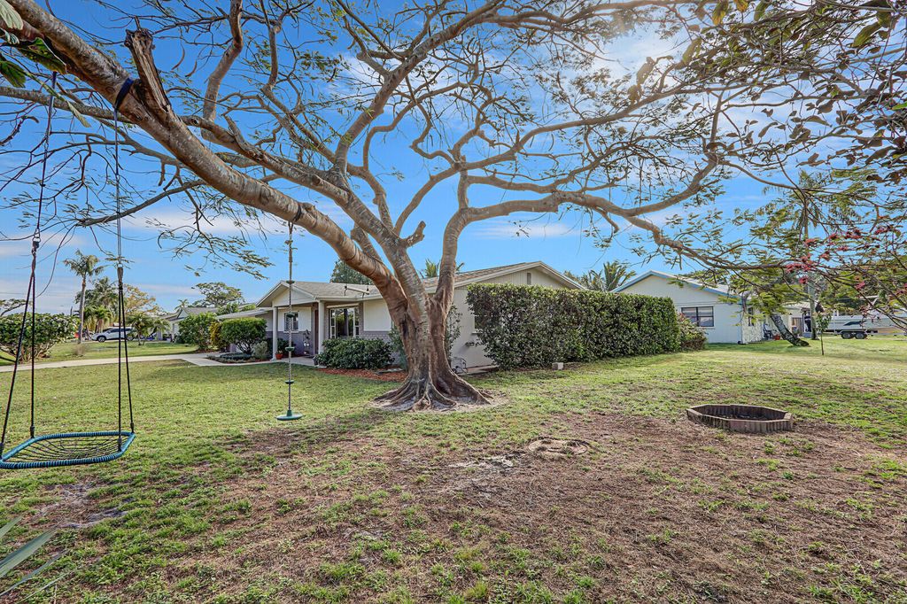 Photo of 2222 SE Jackson Street, Stuart, FL 34997 (MLS # R11060073)