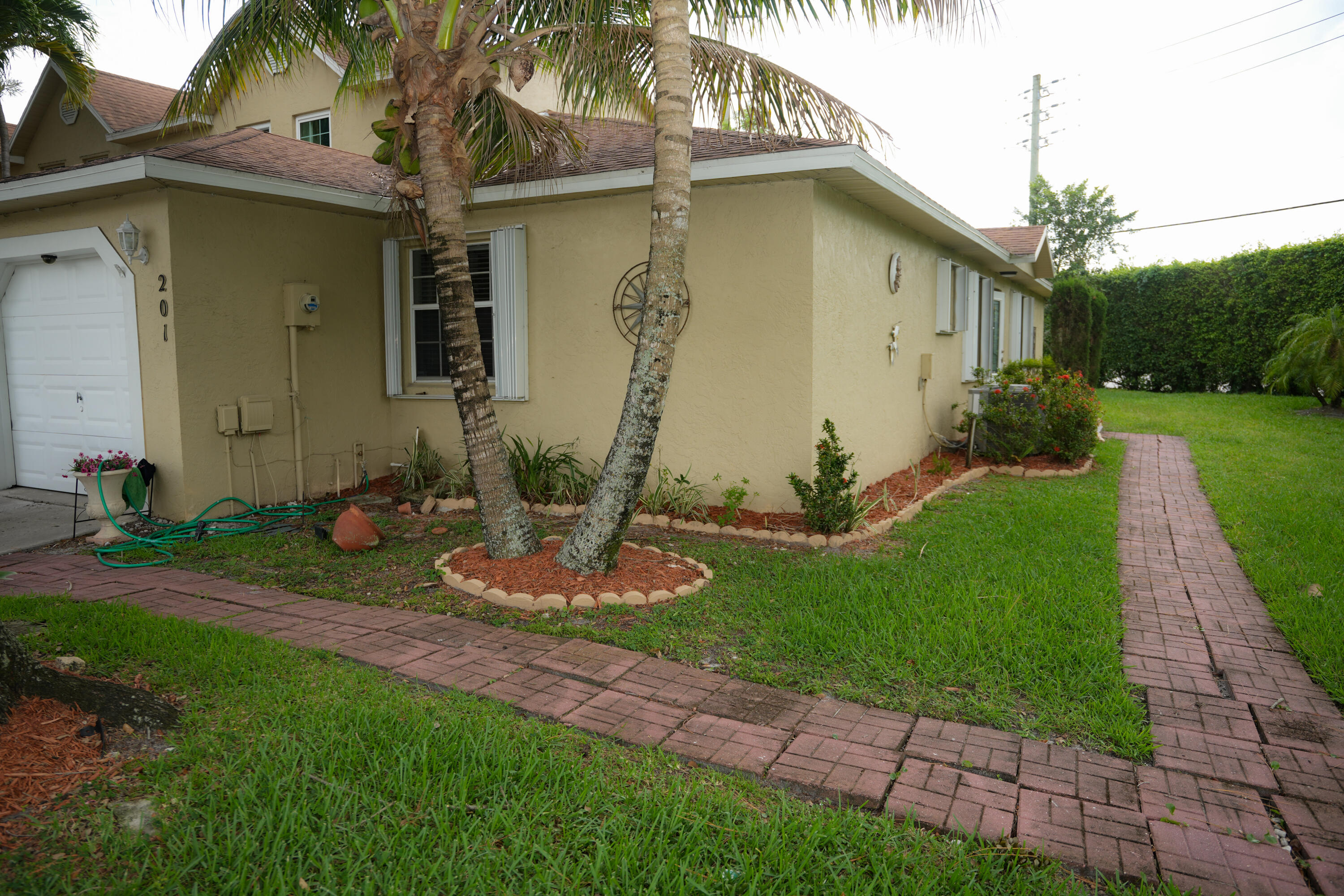 201 Maplewood Drive 201