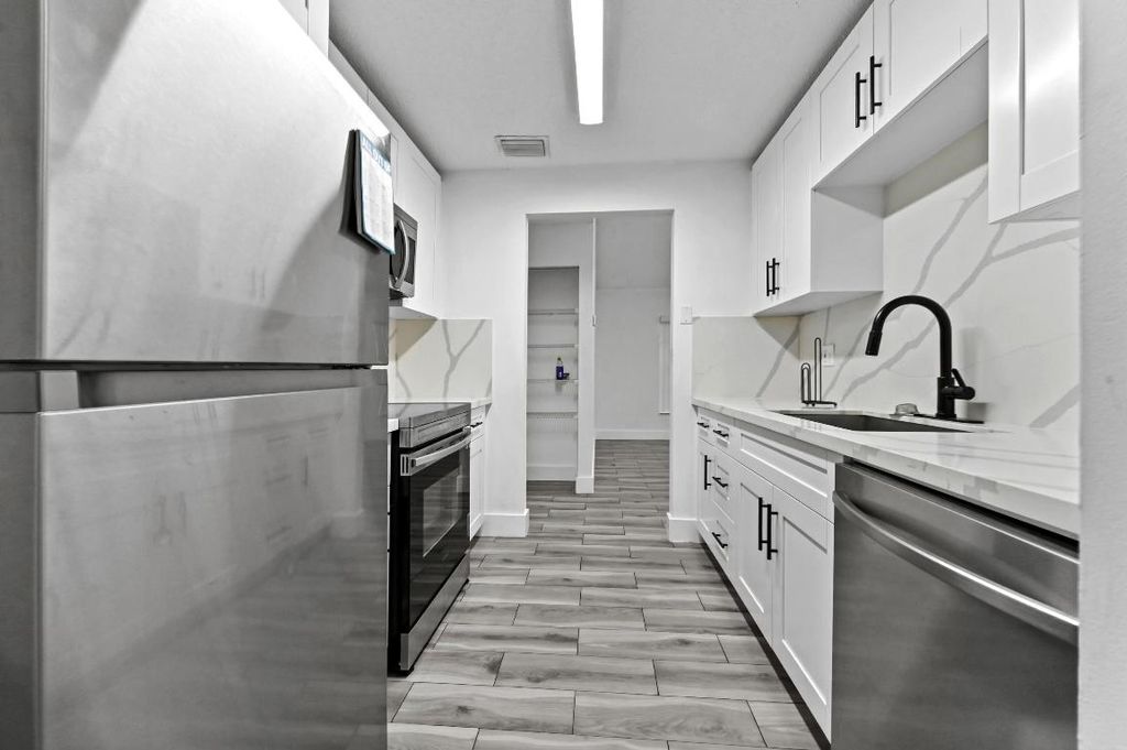 Photo of 1390 Summit Run Circle, West Palm Beach, FL 33415 (MLS # R11157443)