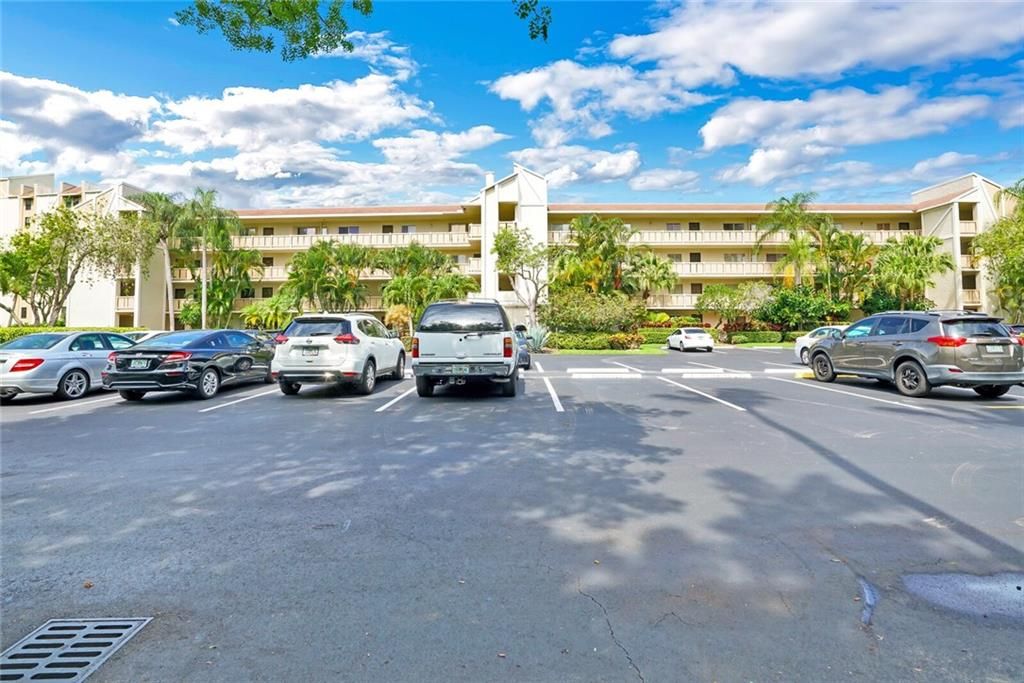 Photo of 6515 Kensington Ln #407, Delray Beach, FL 33446 (MLS # F10331429)