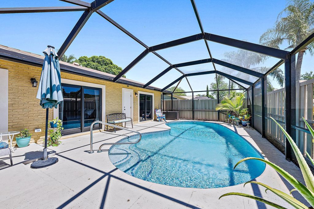 Photo of 5802 Golden Eagle Circle #20, Palm Beach Gardens, FL 33418 (MLS # R10975948)