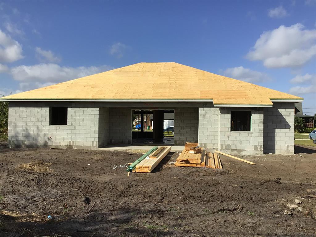 Photo of 8005 Banyan Street, Fort Pierce, FL 34951 (MLS # R10725313)