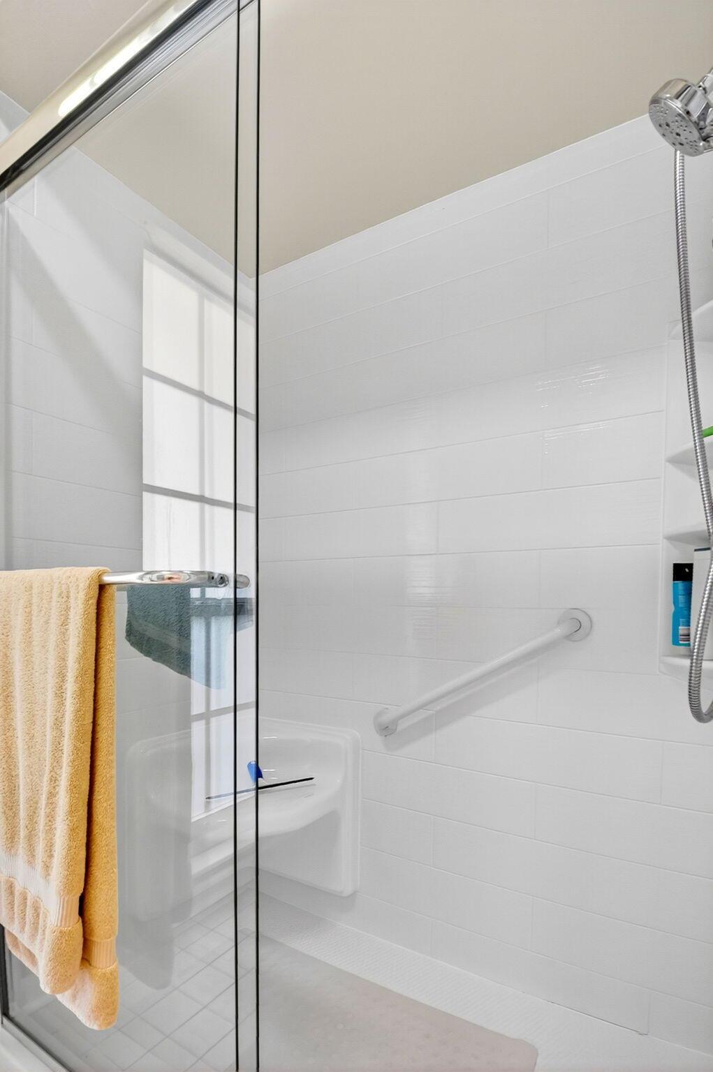 COLONY KEY VILLAS IN PB 2 - Residential