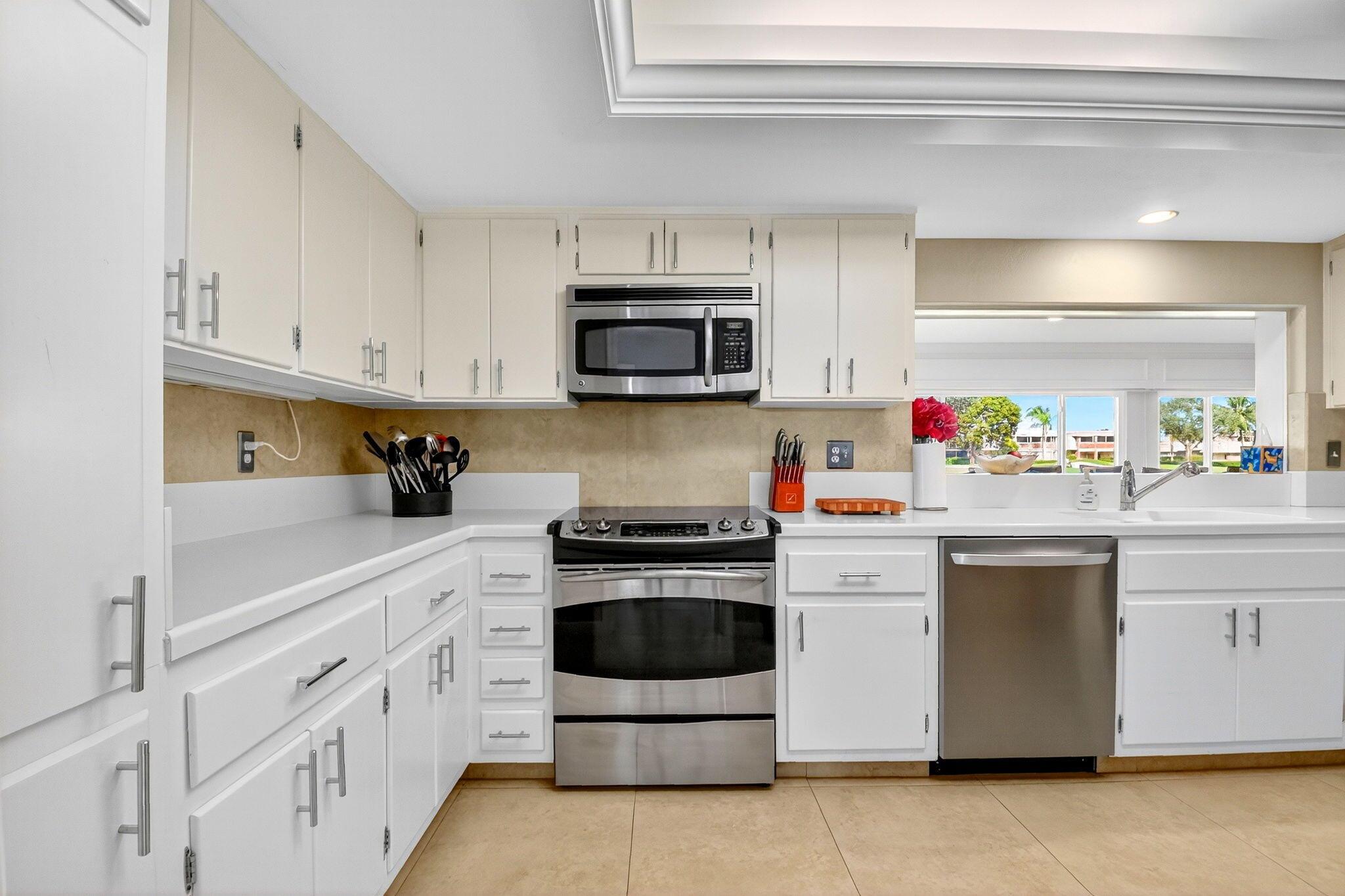 COLONY KEY VILLAS IN PB 2 - Residential