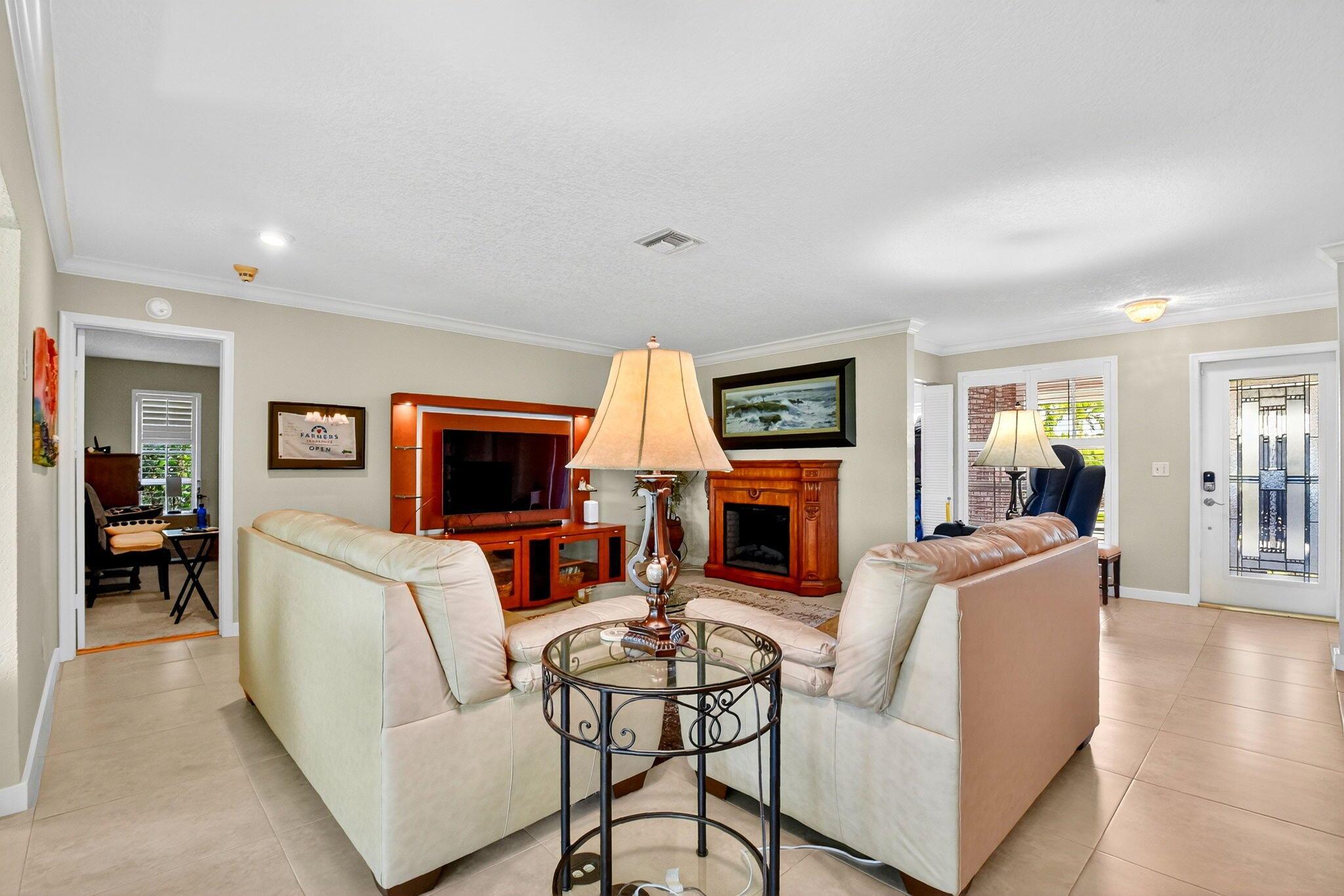 COLONY KEY VILLAS IN PB 2 - Residential