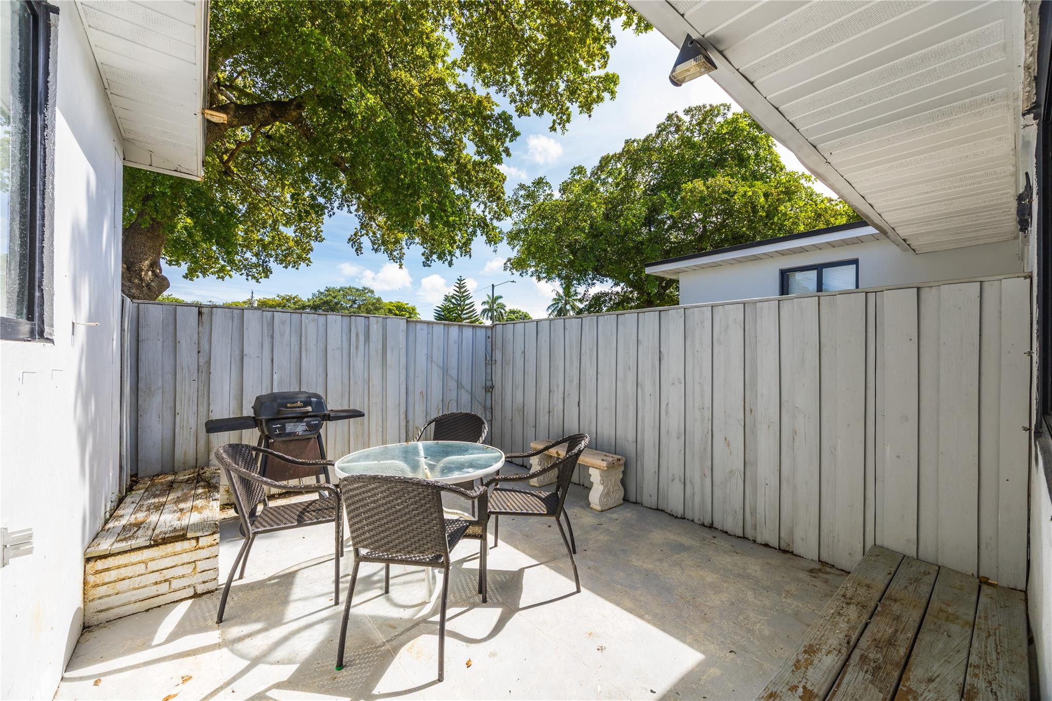 Poinsetta Park 8-35 B - Residential Income