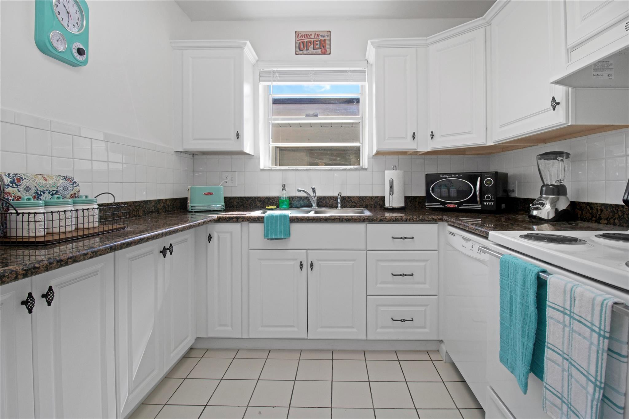 Poinsetta Park 8-35 B - Residential Income