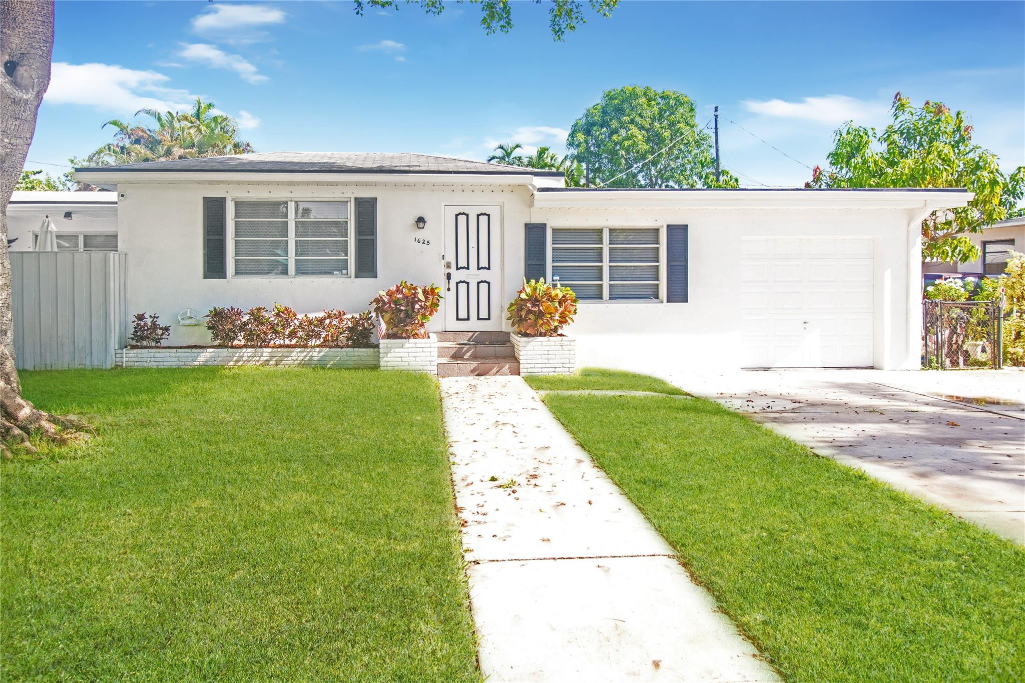 Poinsetta Park 8-35 B - Residential Income