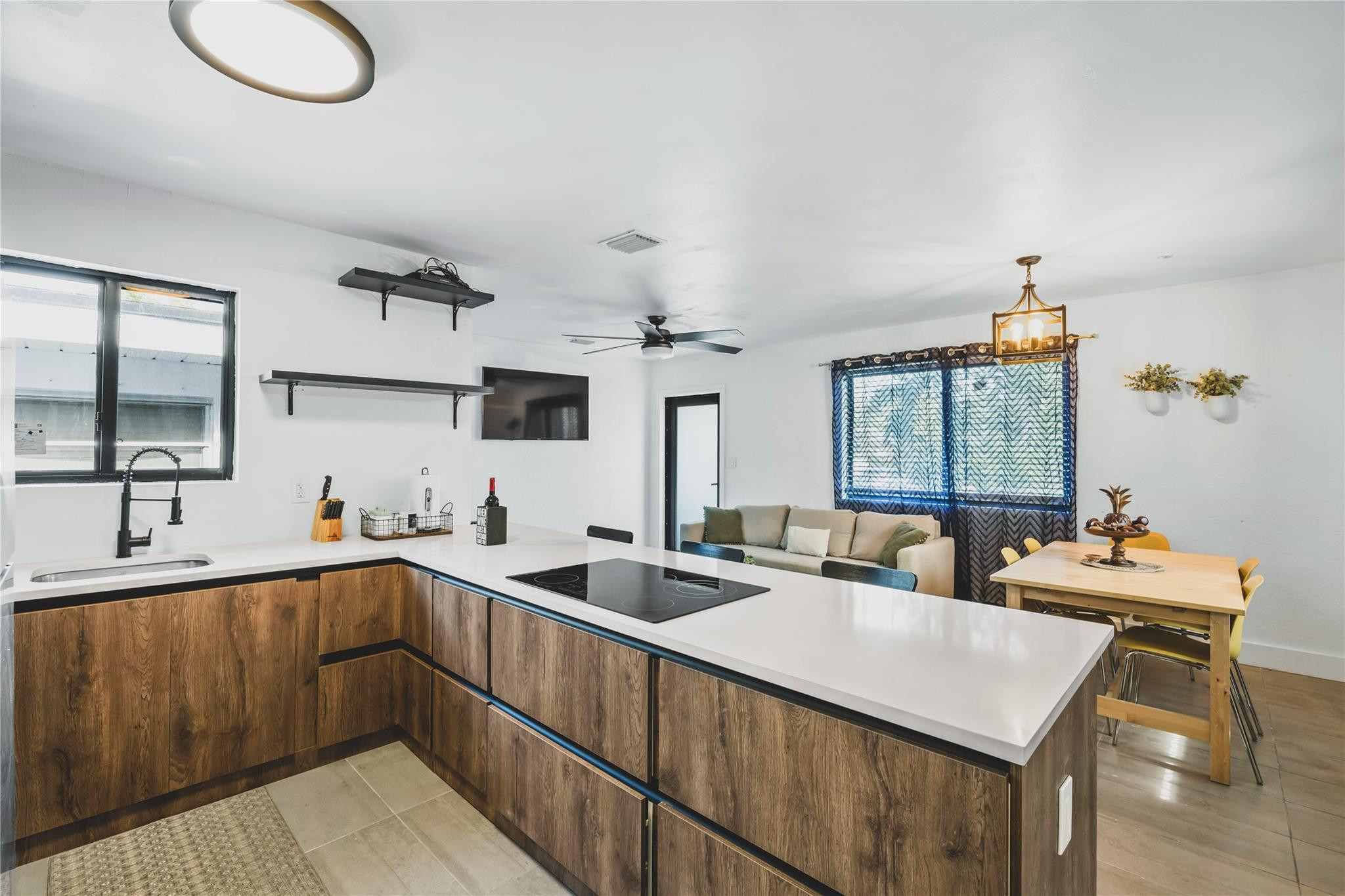 Poinsetta Park 8-35 B - Residential Income