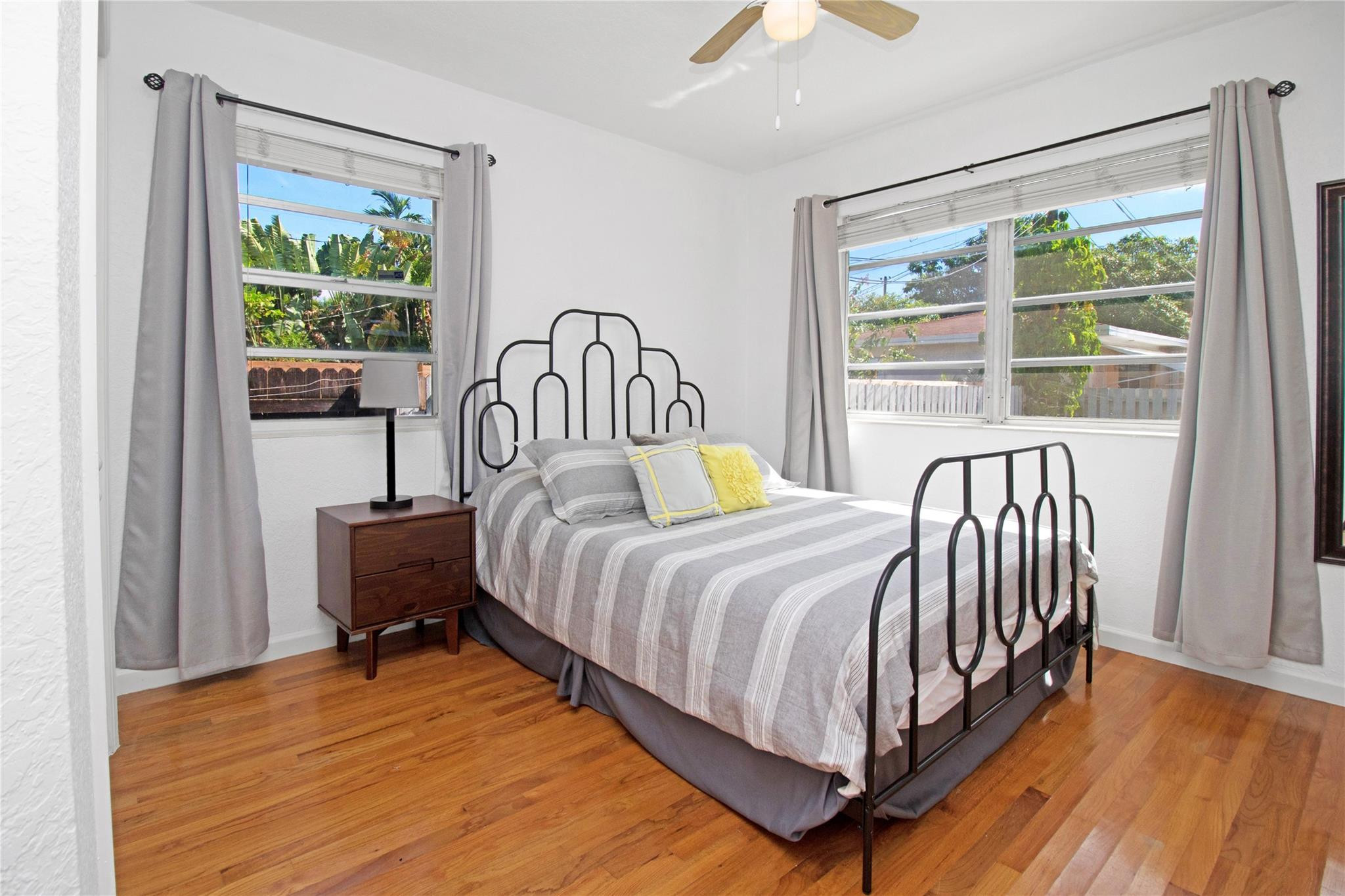 Poinsetta Park 8-35 B - Residential Income