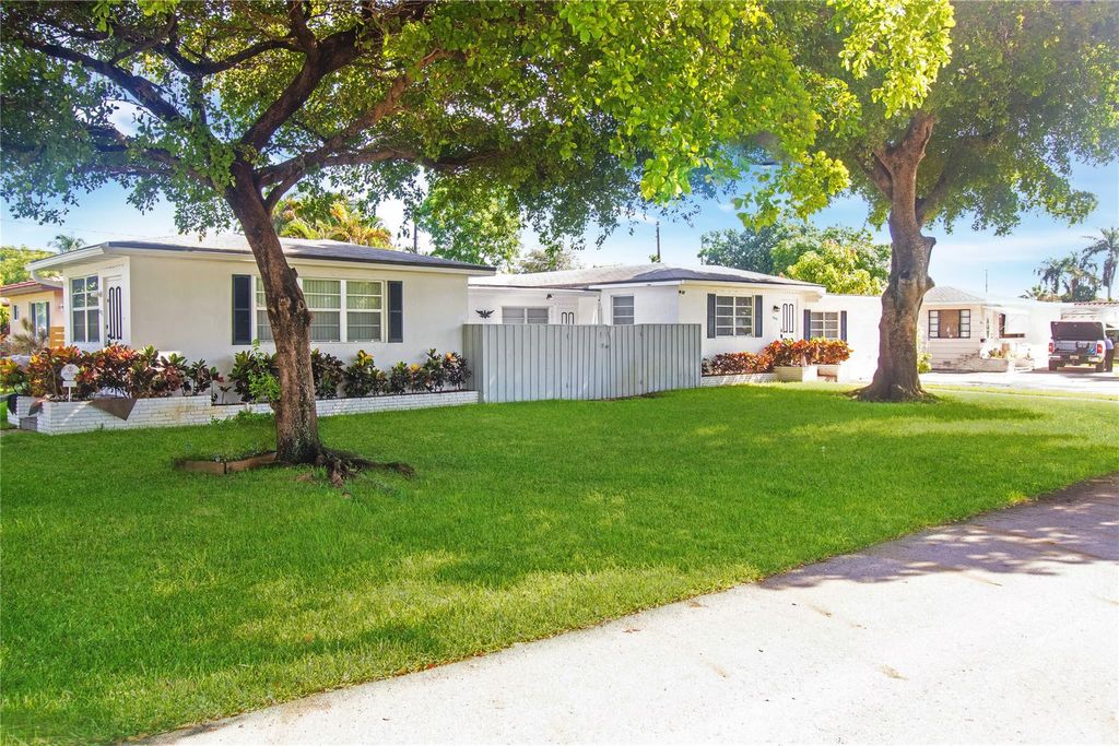 Photo of 1625 Cleveland Street, Hollywood, FL 33020 (MLS # F10551991)