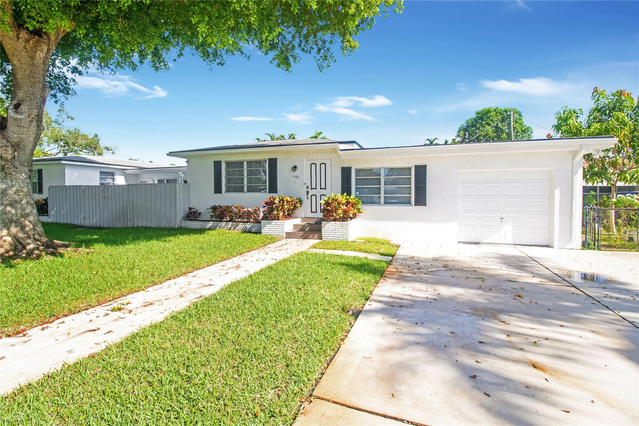 Poinsetta Park 8-35 B - Residential Income