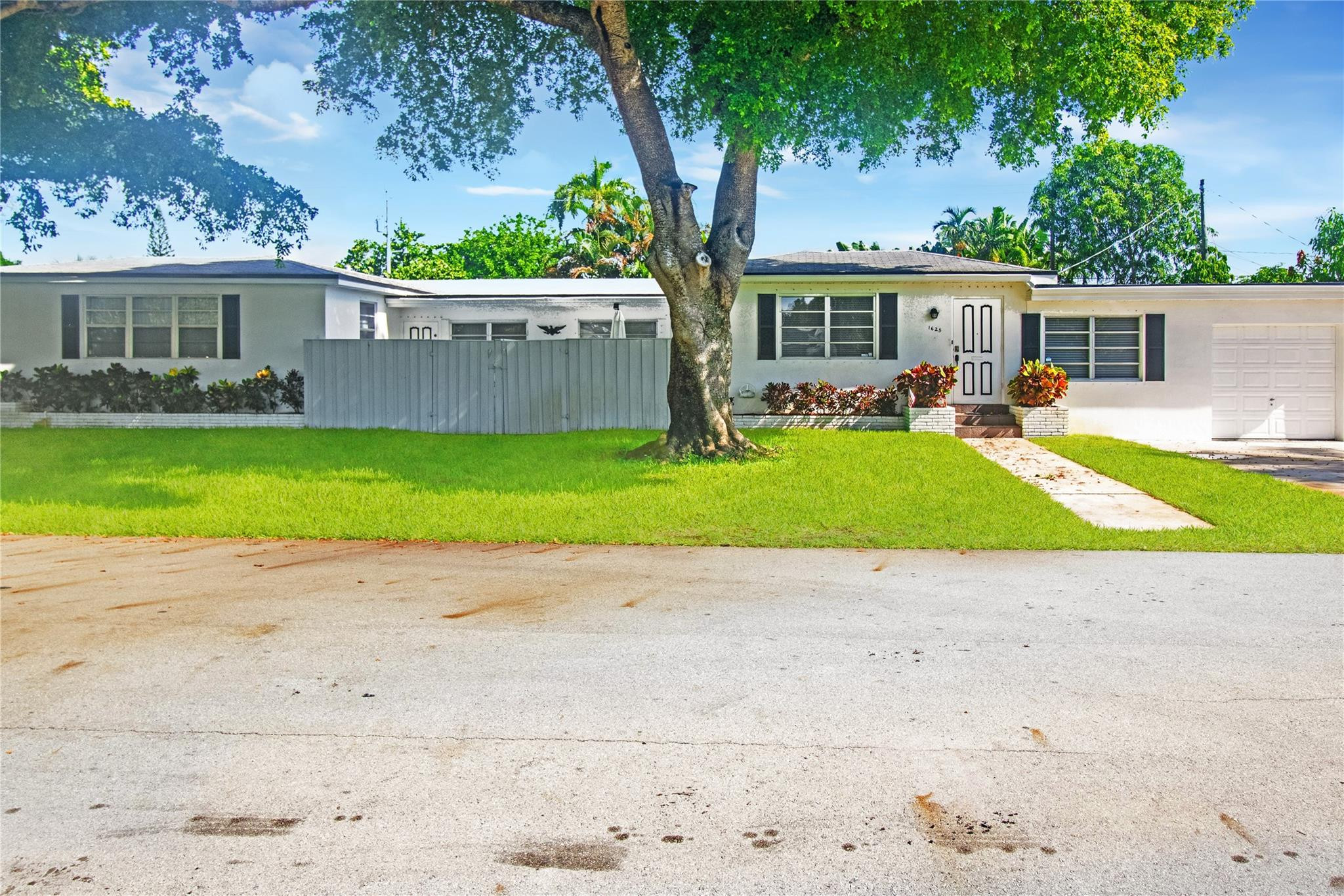 Poinsetta Park 8-35 B - Residential Income